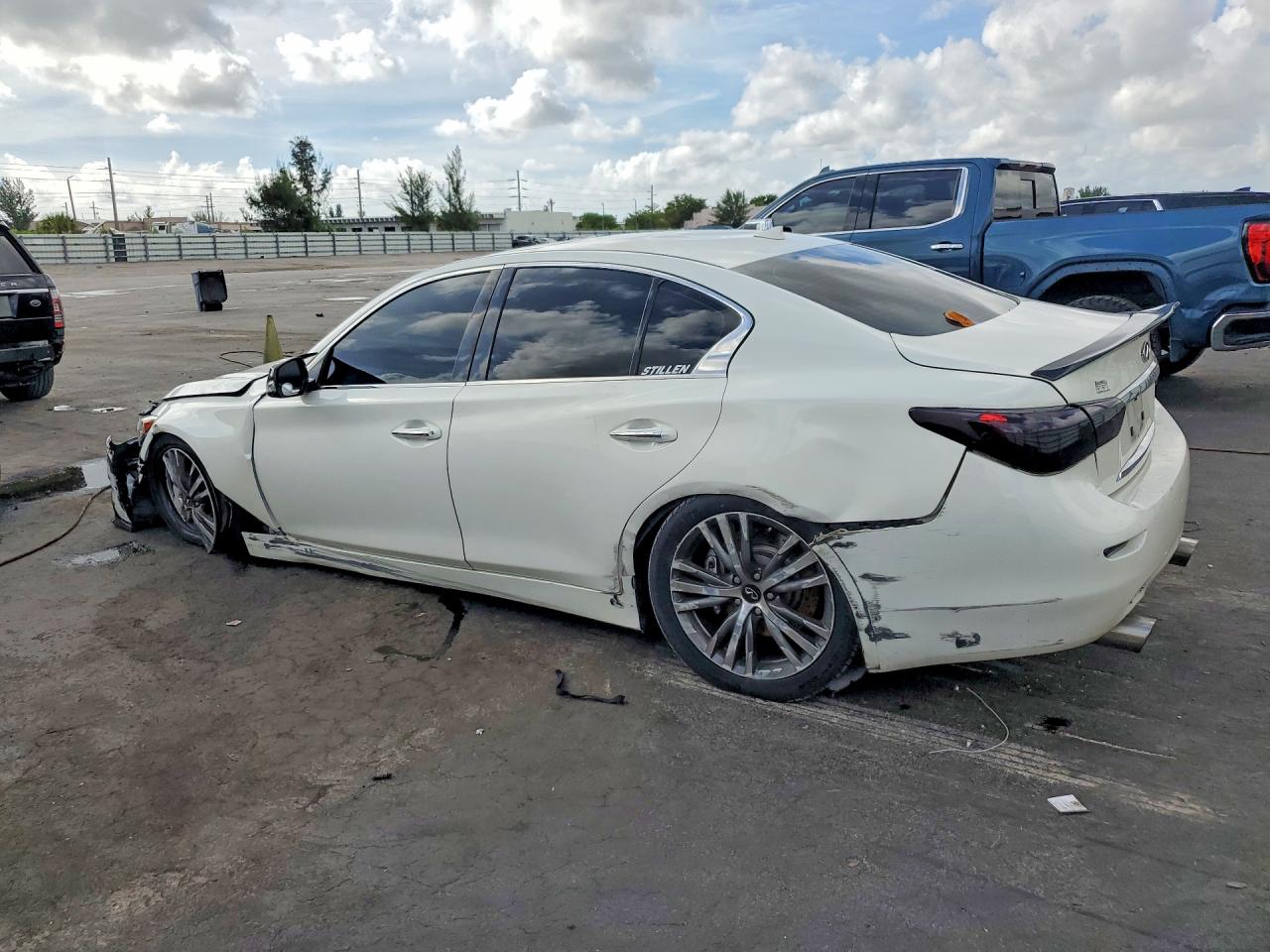 2014 Infiniti Q50 Base White vin: JN1BV7AP2EM671929