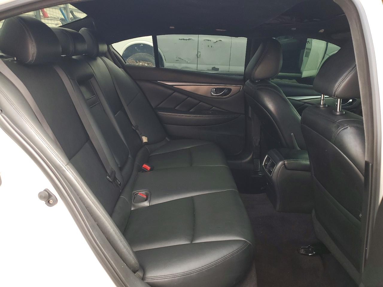 2014 Infiniti Q50 Base White vin: JN1BV7AP2EM671929