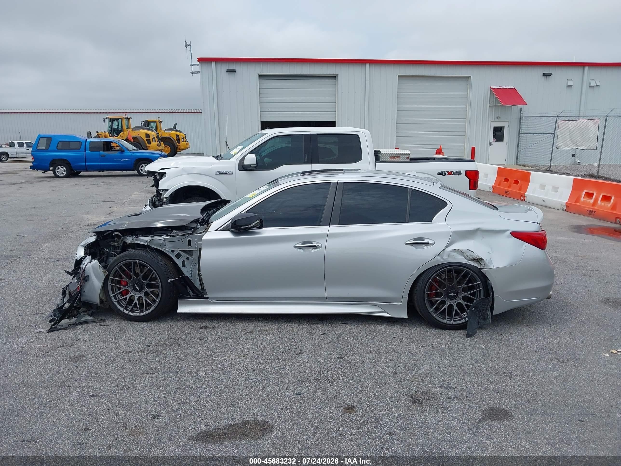 2014 Infiniti Q50 Premium Серебряный vin: JN1BV7AP2EM675253