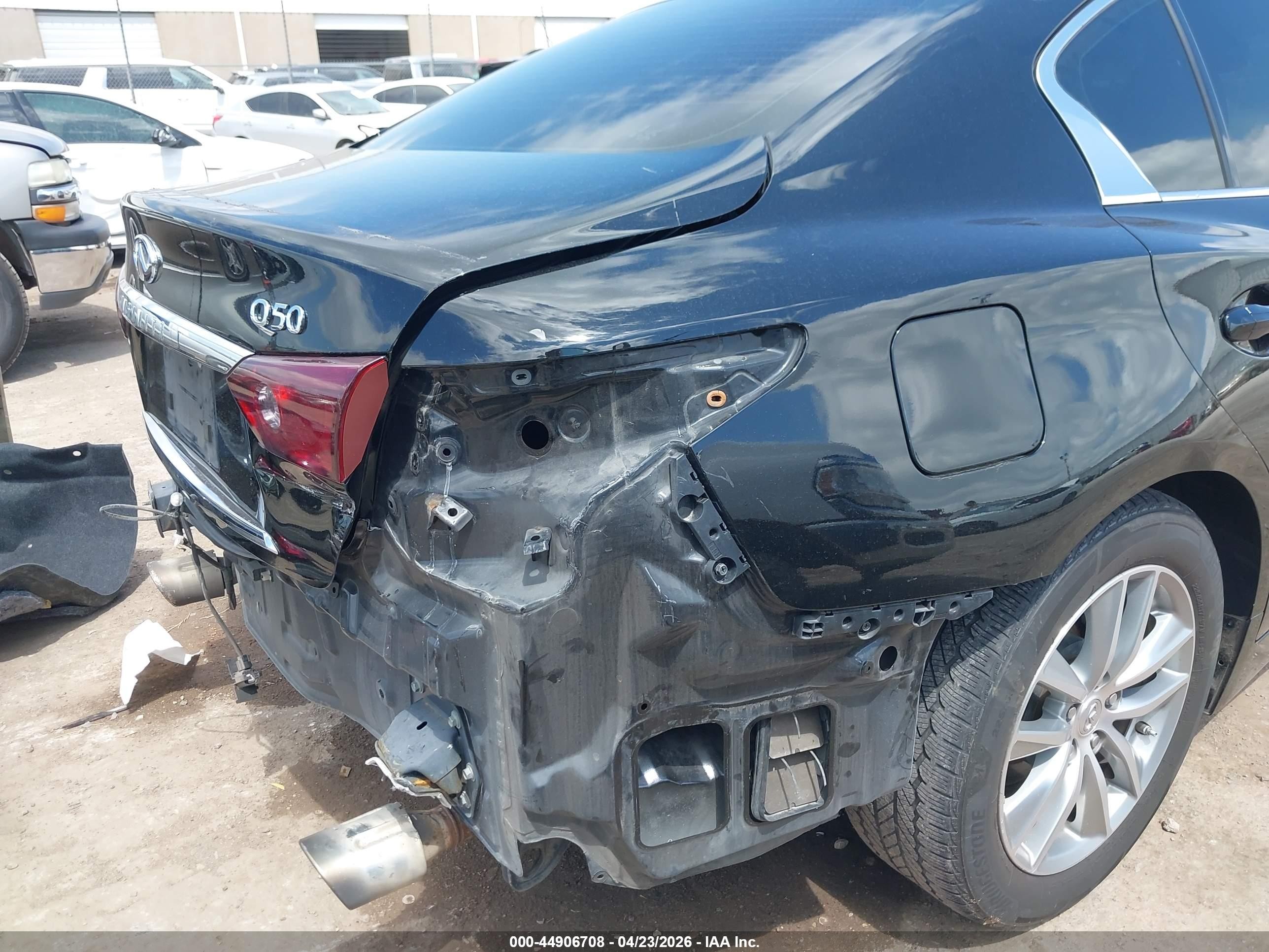 2014 Infiniti Q50 Premium Black vin: JN1BV7AP2EM676662