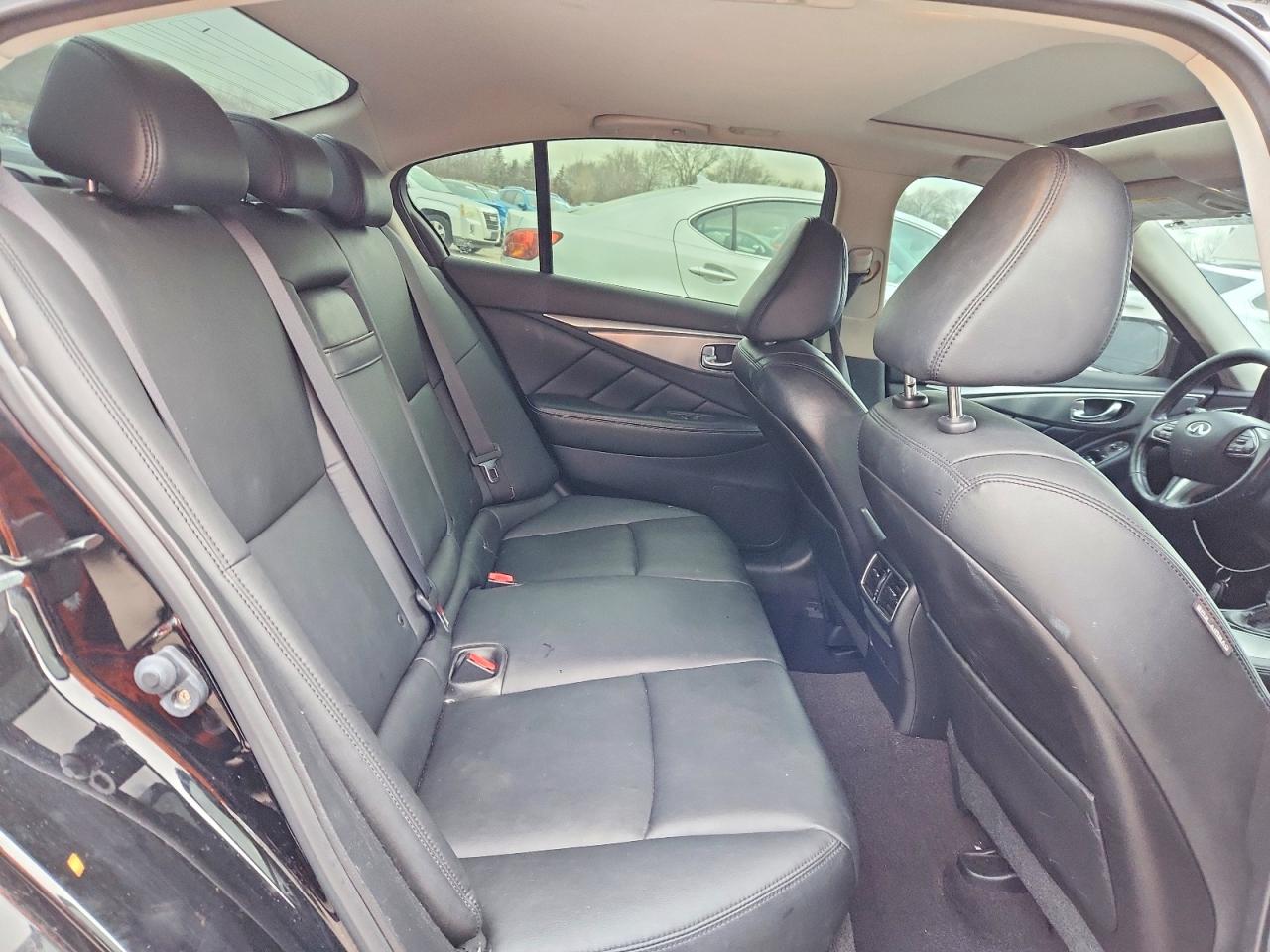 2015 Infiniti Q50 Premium Черный vin: JN1BV7AP2FM330323