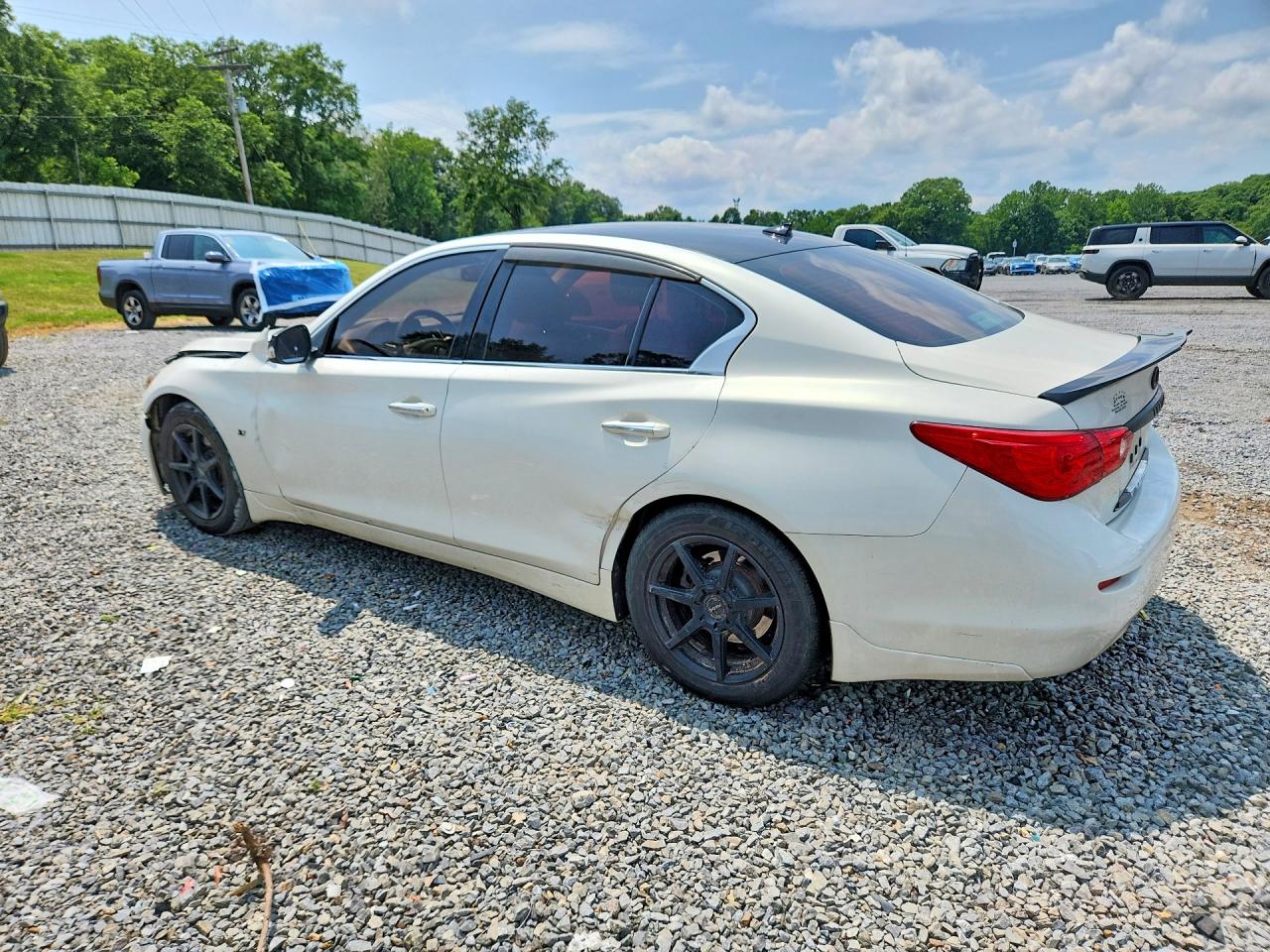 2015 Infiniti Q50 Premium White vin: JN1BV7AP2FM343301