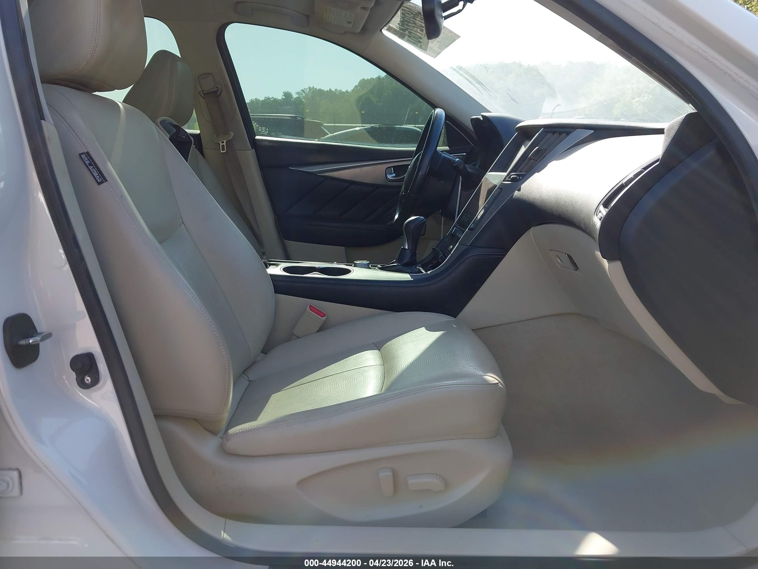2015 Infiniti Q50 Premium White vin: JN1BV7AP2FM348644