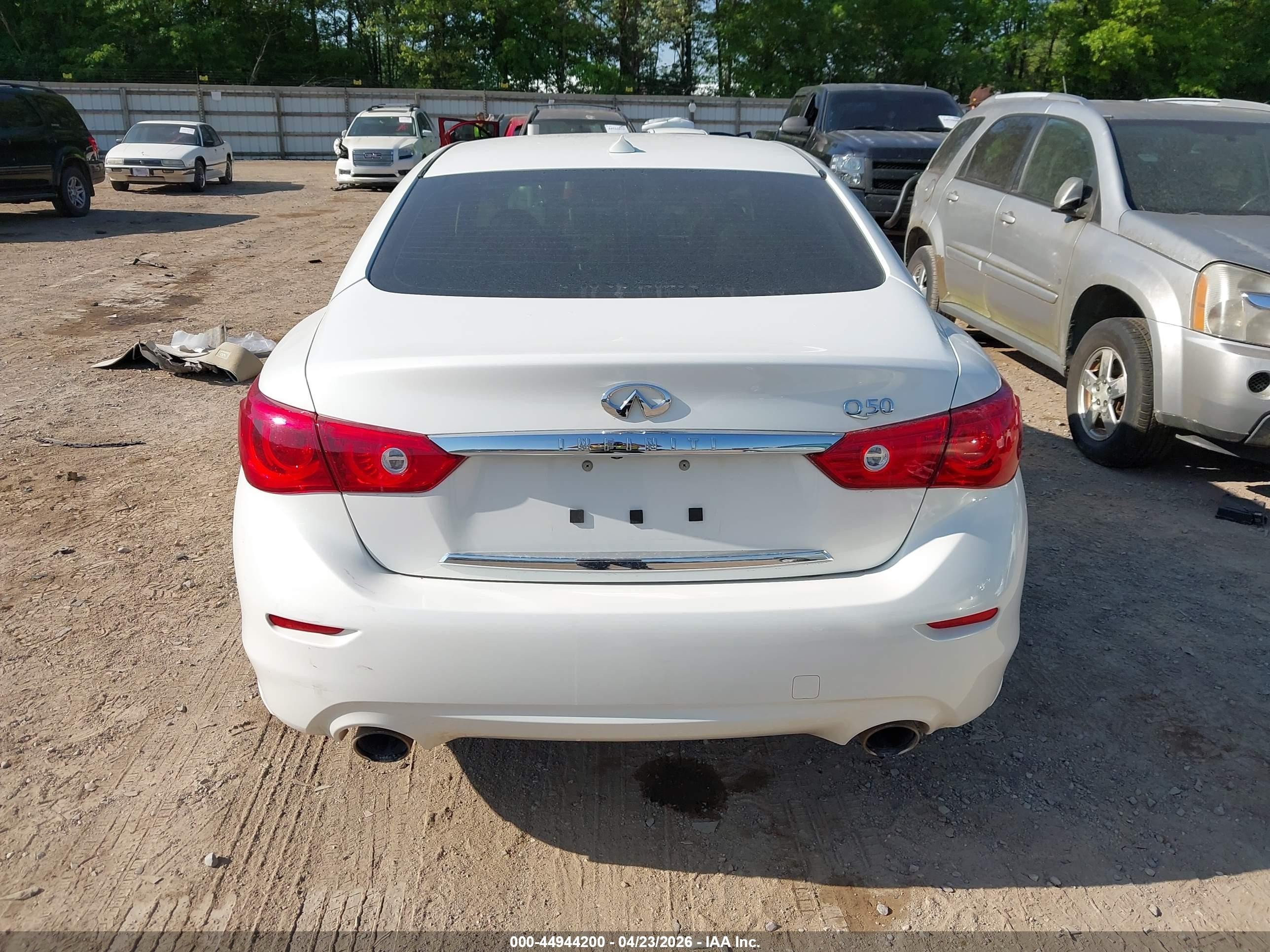 2015 Infiniti Q50 Premium White vin: JN1BV7AP2FM348644