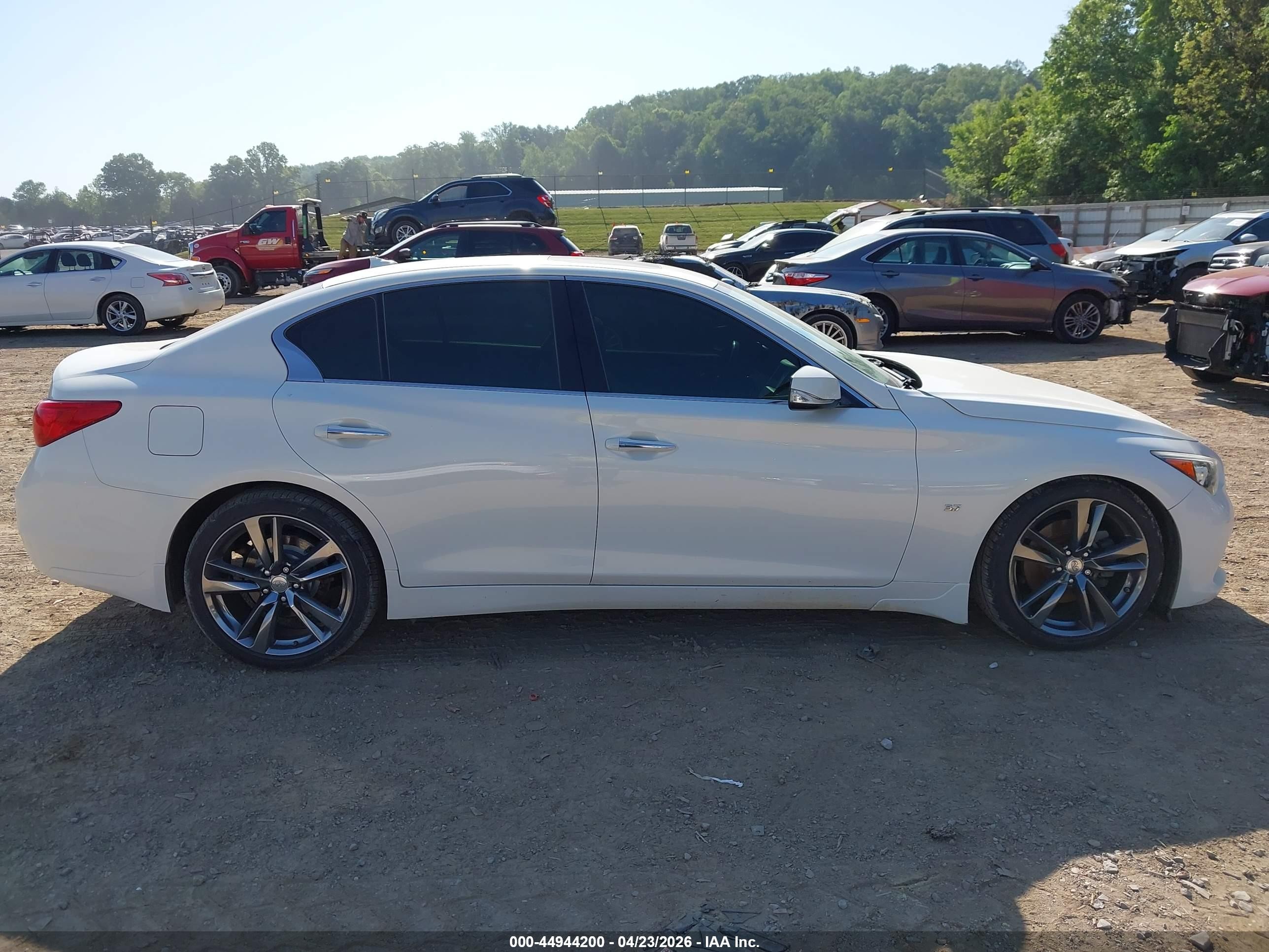 2015 Infiniti Q50 Premium White vin: JN1BV7AP2FM348644