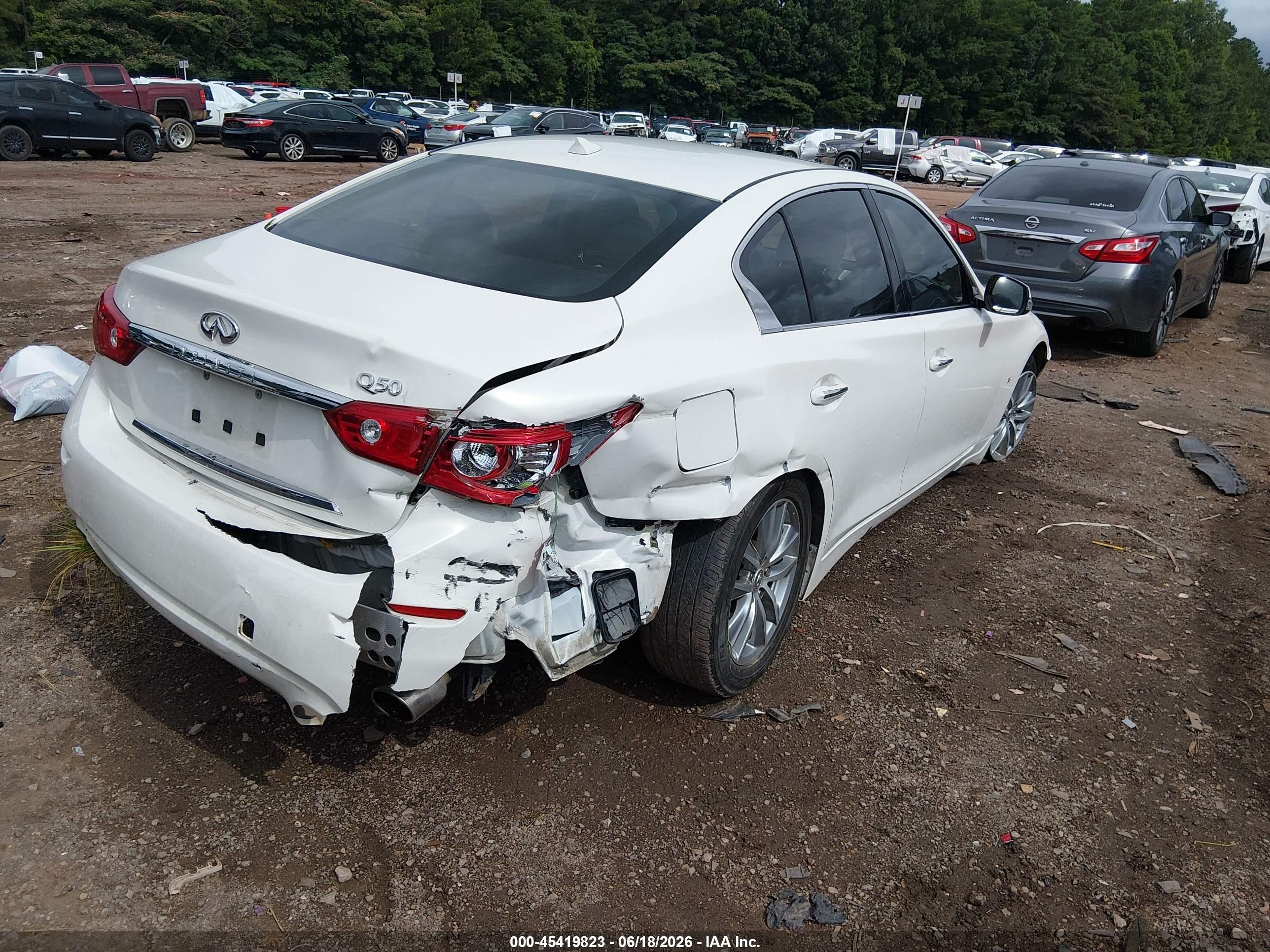 2015 Infiniti Q50 Premium White vin: JN1BV7AP2FM351043