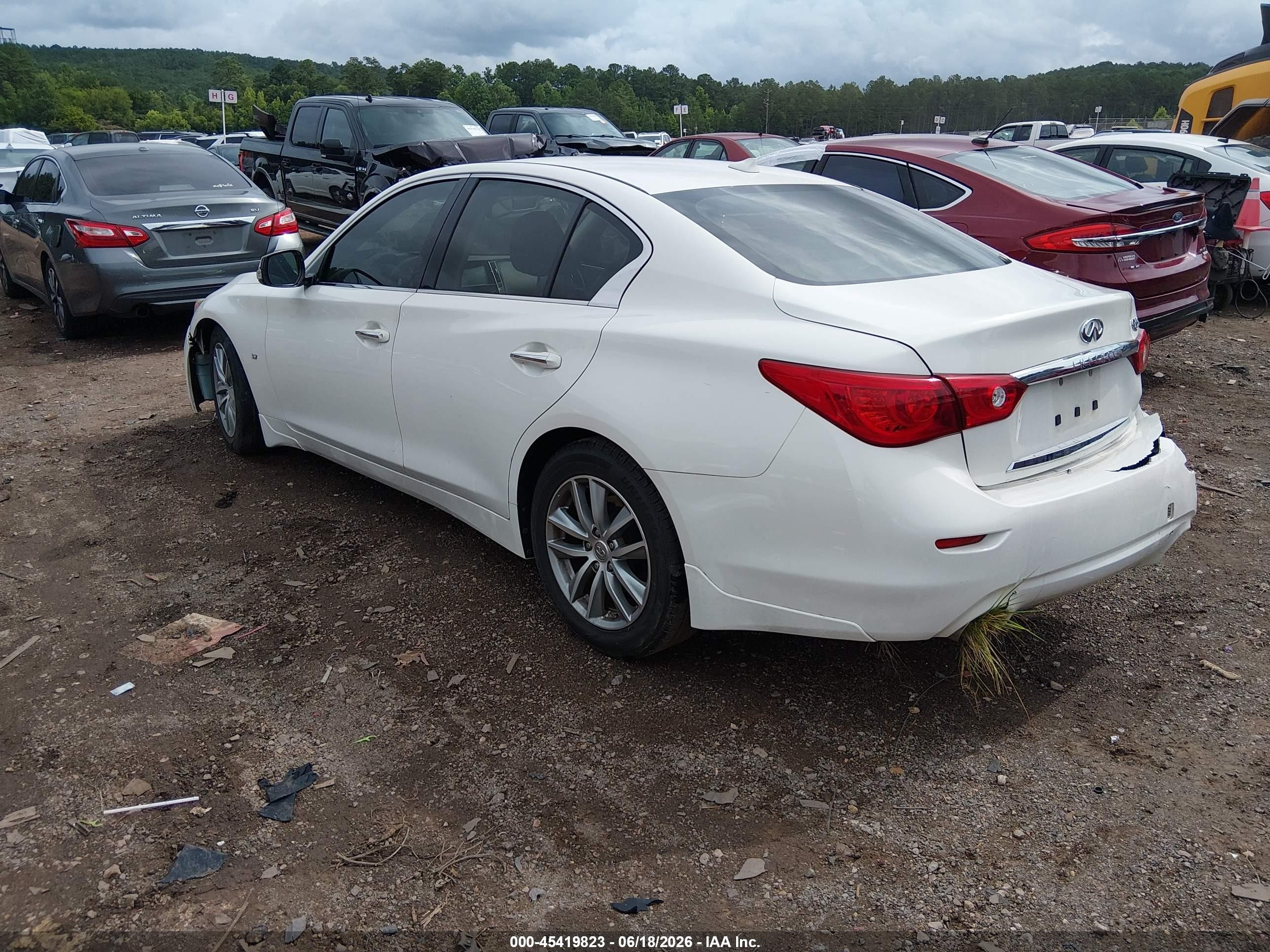 2015 Infiniti Q50 Premium White vin: JN1BV7AP2FM351043
