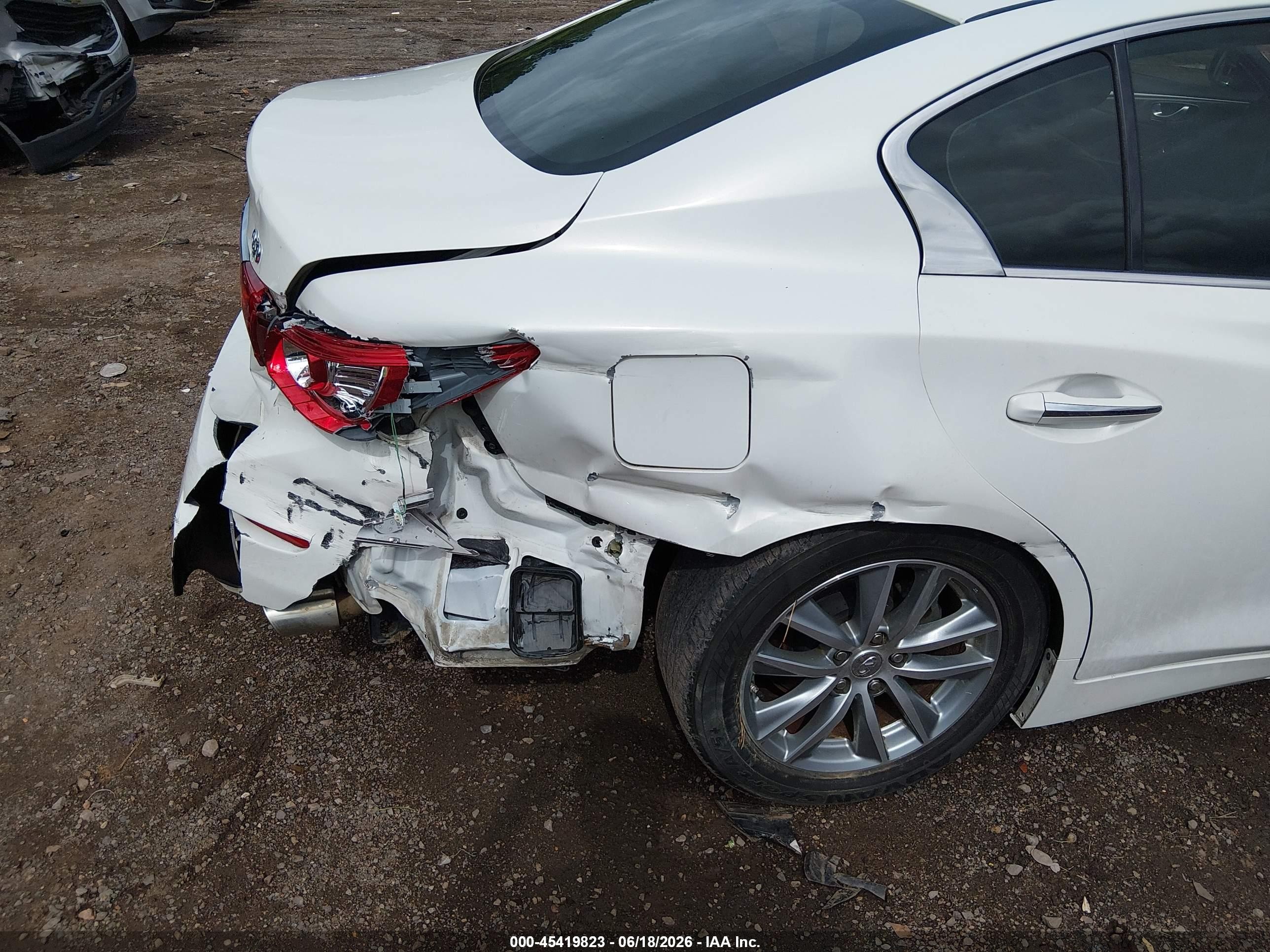 2015 Infiniti Q50 Premium White vin: JN1BV7AP2FM351043