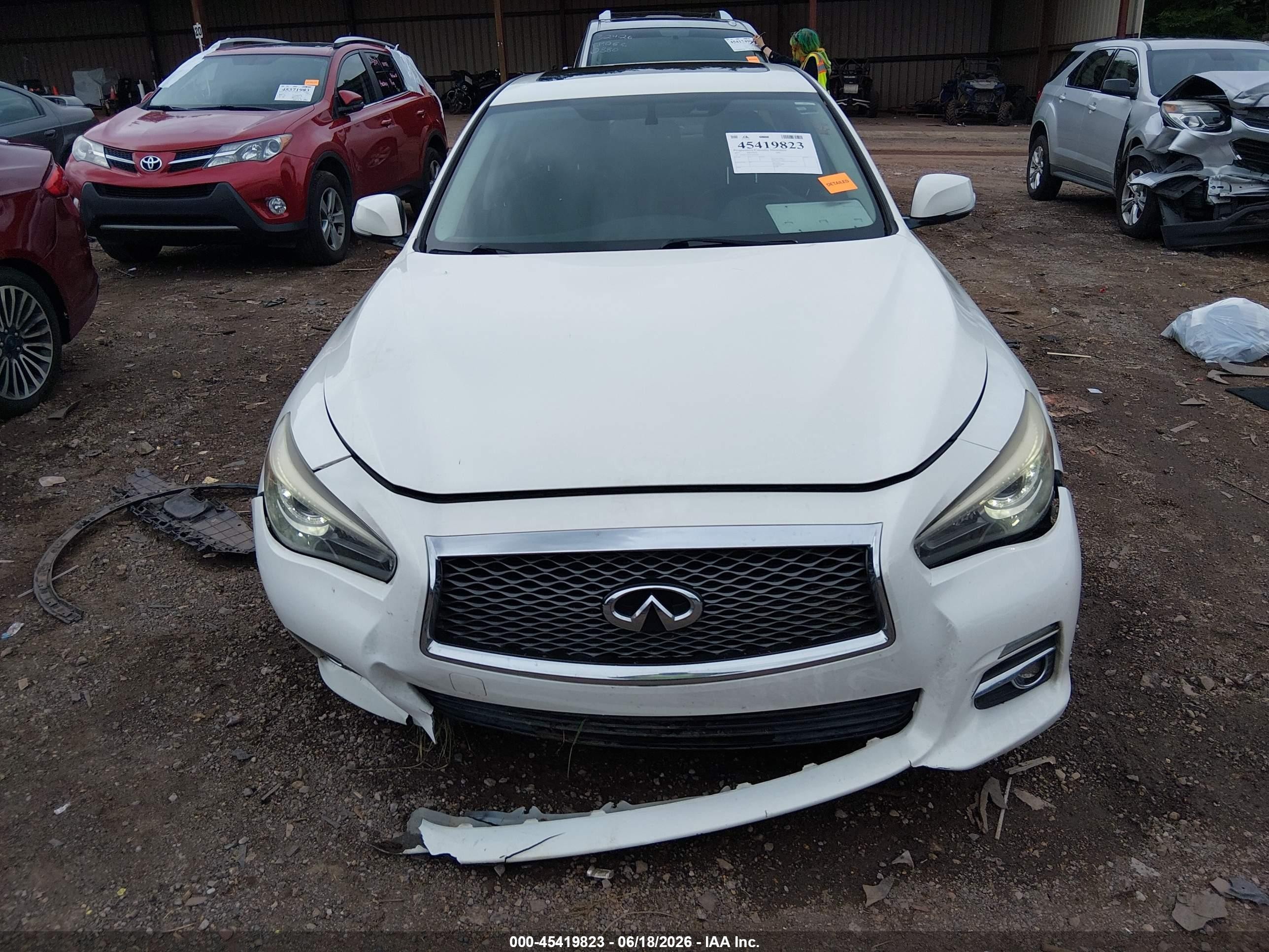 2015 Infiniti Q50 Premium White vin: JN1BV7AP2FM351043