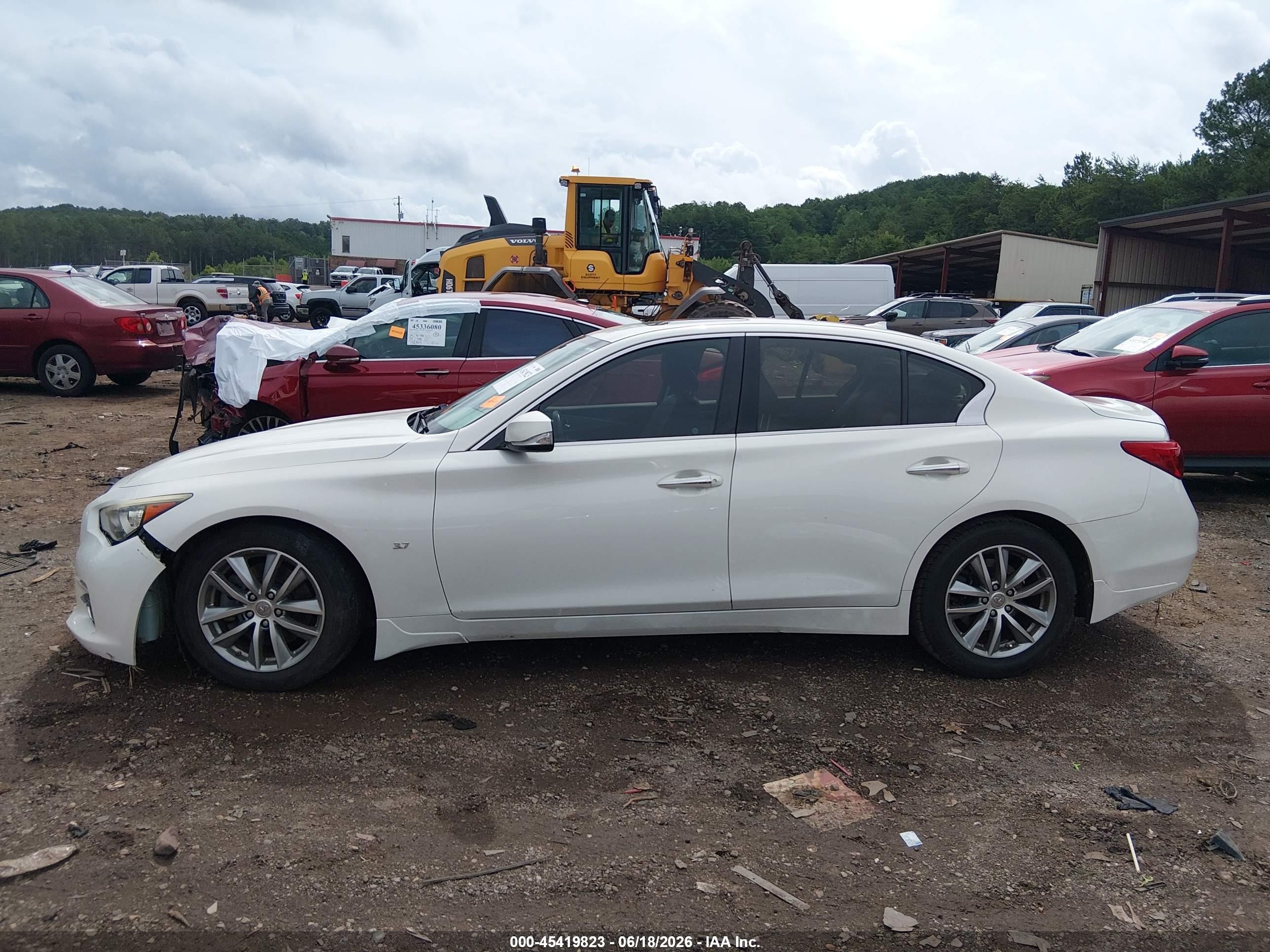 2015 Infiniti Q50 Premium White vin: JN1BV7AP2FM351043
