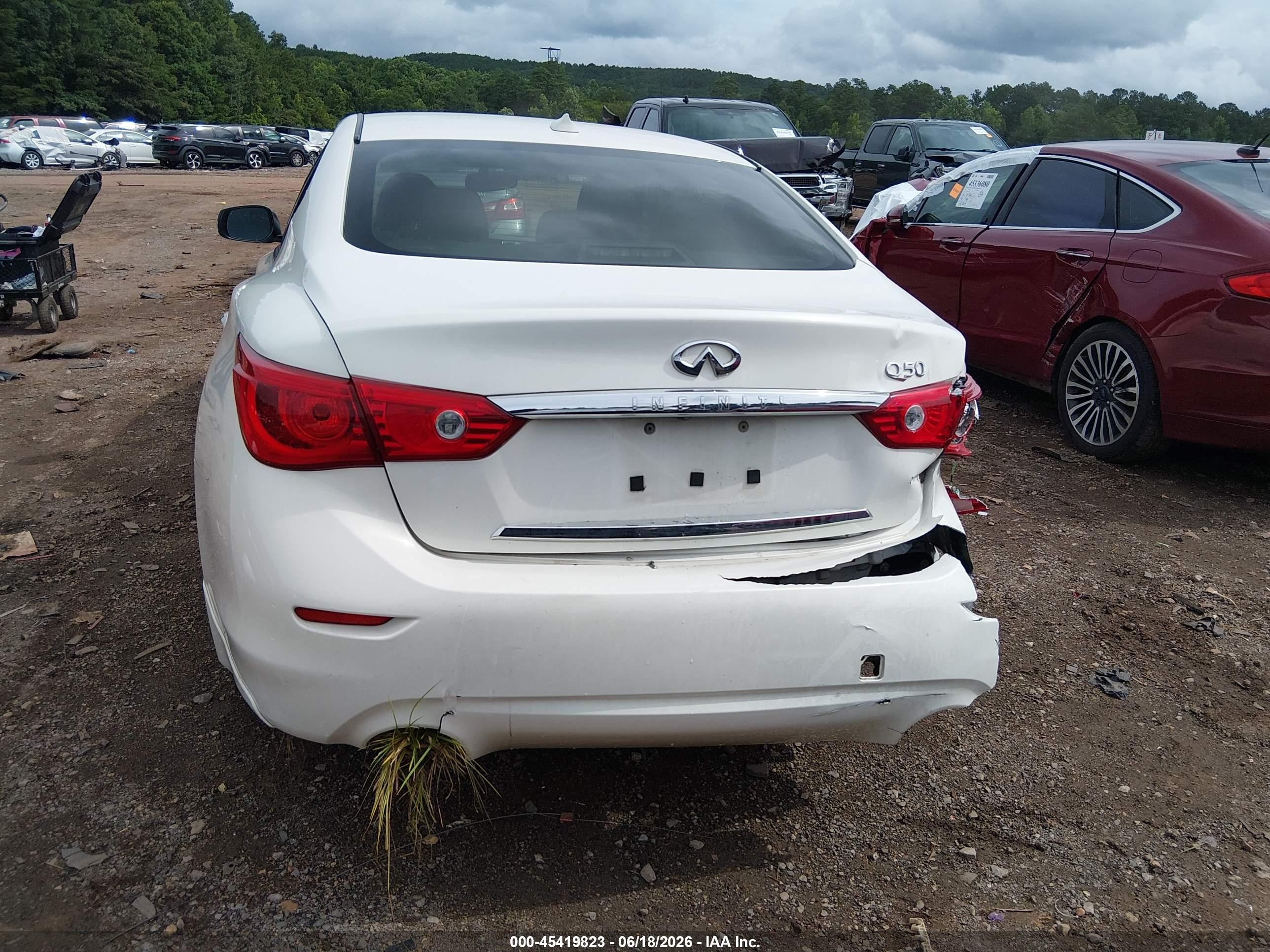 2015 Infiniti Q50 Premium White vin: JN1BV7AP2FM351043