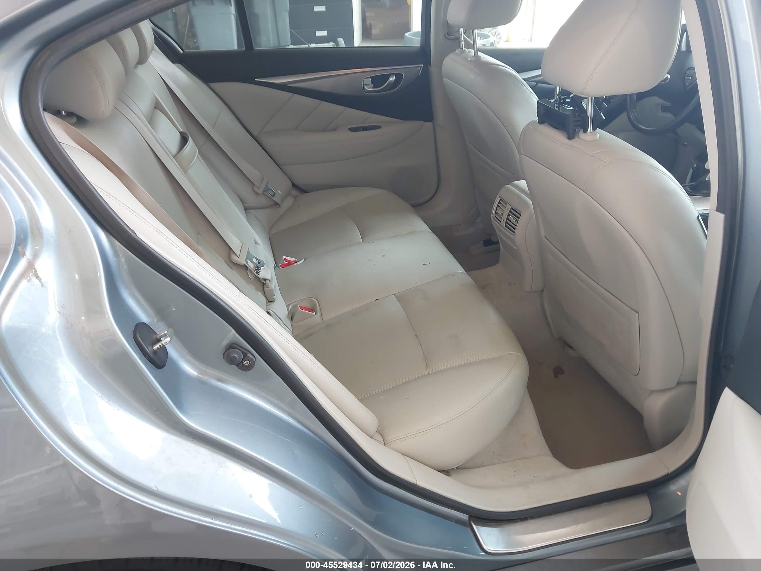 2015 Infiniti Q50 Premium Blue vin: JN1BV7AP2FM354881