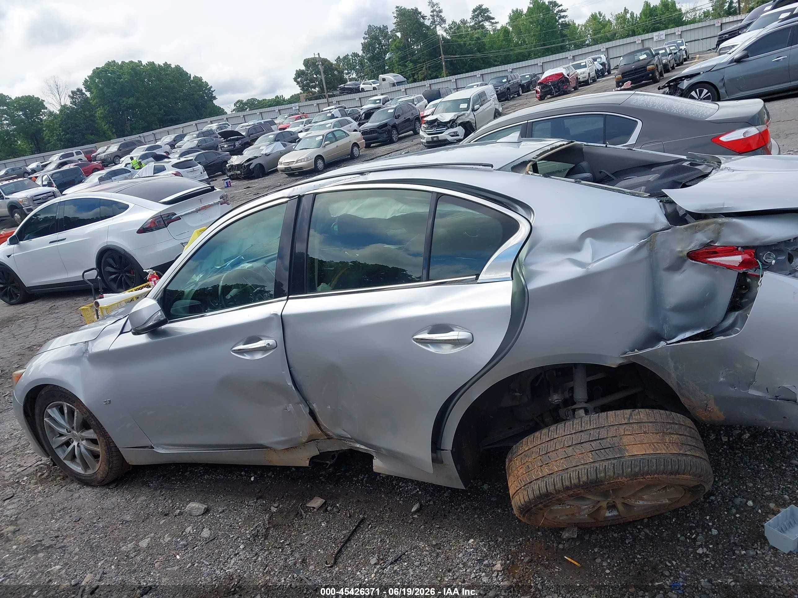 2015 Infiniti Q50 Premium Silver vin: JN1BV7AP2FM357862