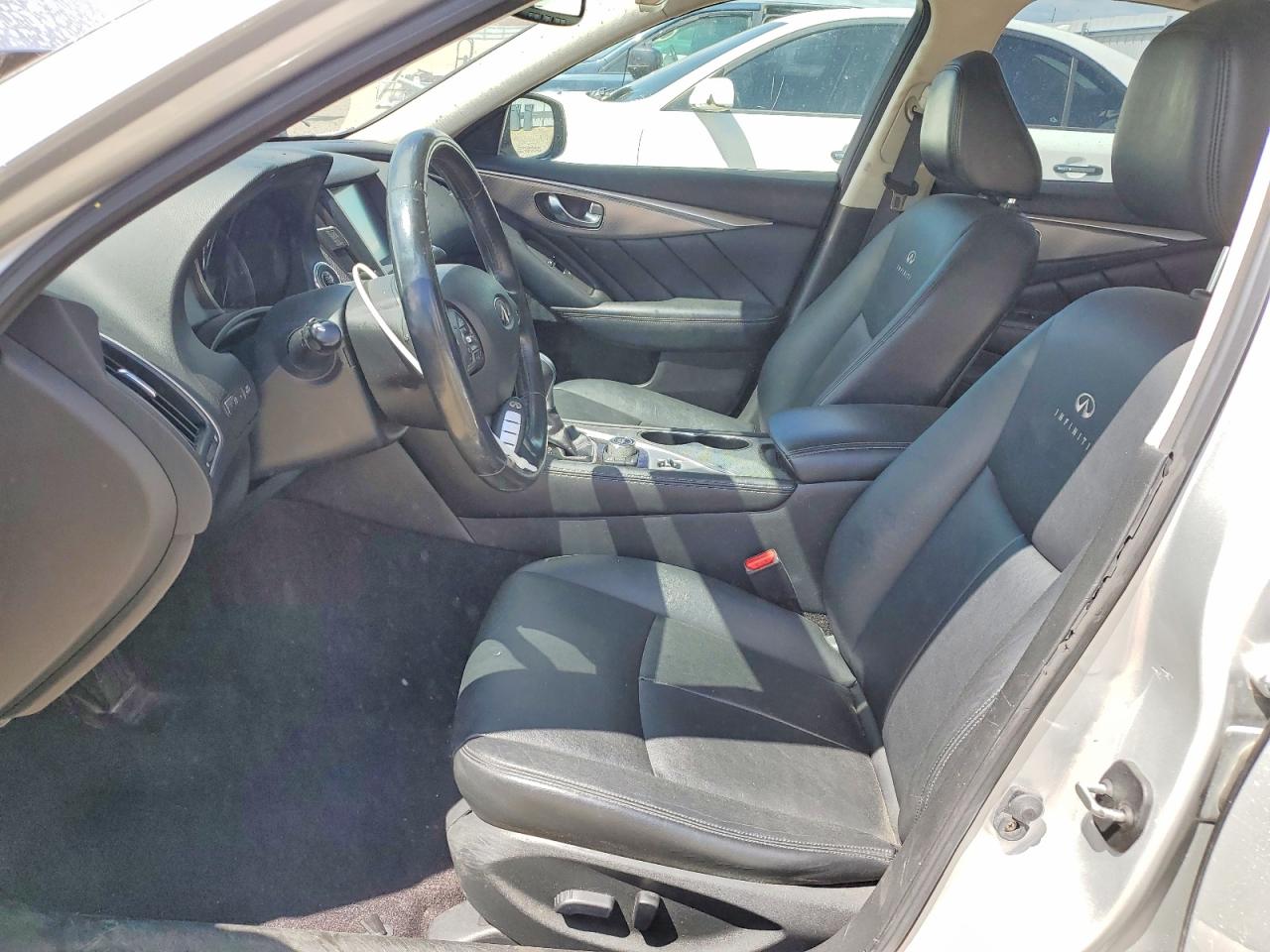2014 Infiniti Q50 Base Silver vin: JN1BV7AP3EM670207