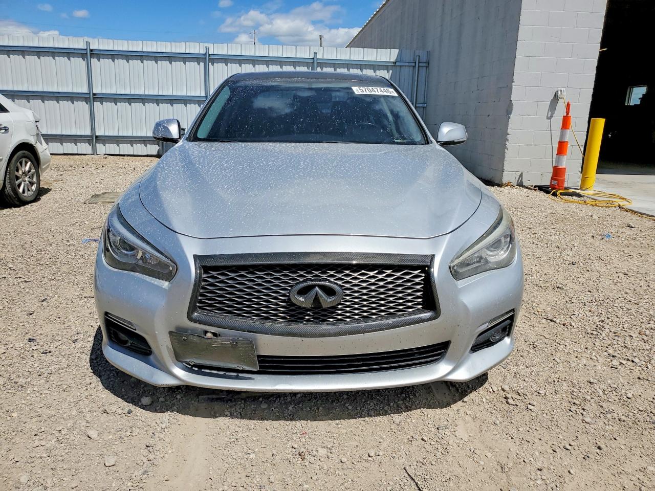 2014 Infiniti Q50 Base Silver vin: JN1BV7AP3EM670207