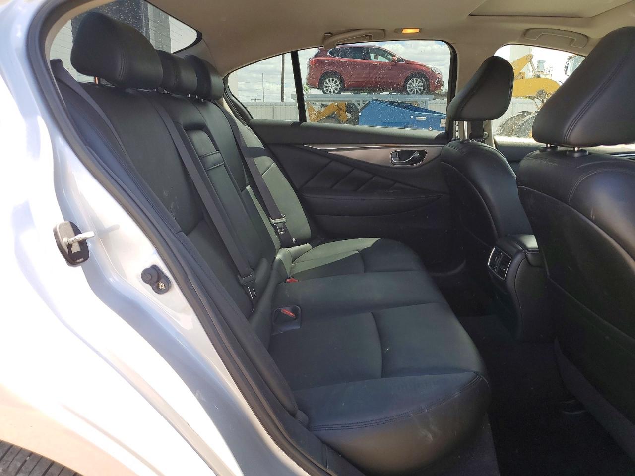 2014 Infiniti Q50 Base Silver vin: JN1BV7AP3EM670207