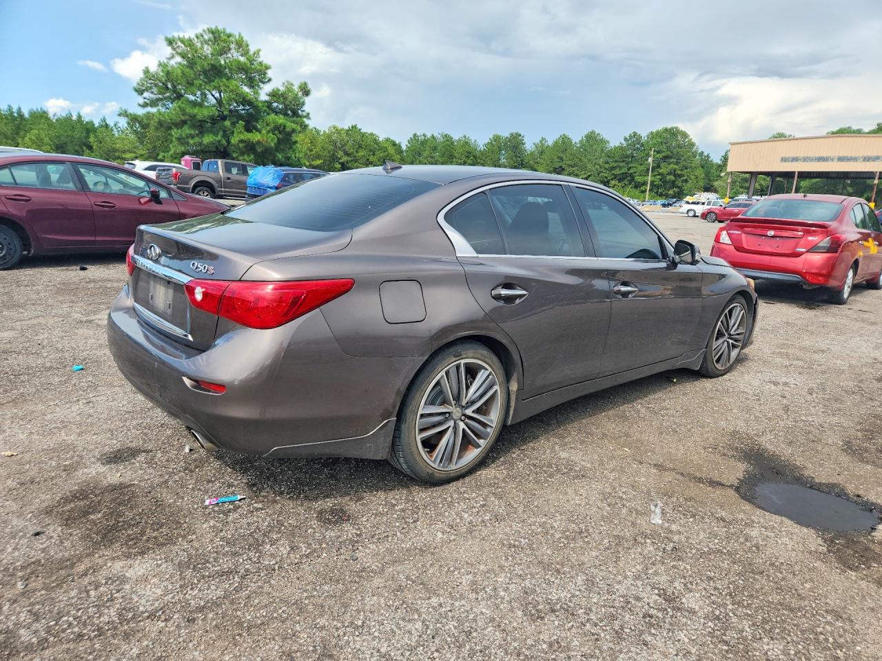2014 Infiniti Q50 Base Коричневый vin: JN1BV7AP3EM670272