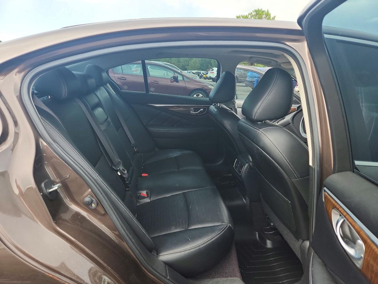 2014 Infiniti Q50 Base Коричневый vin: JN1BV7AP3EM670272