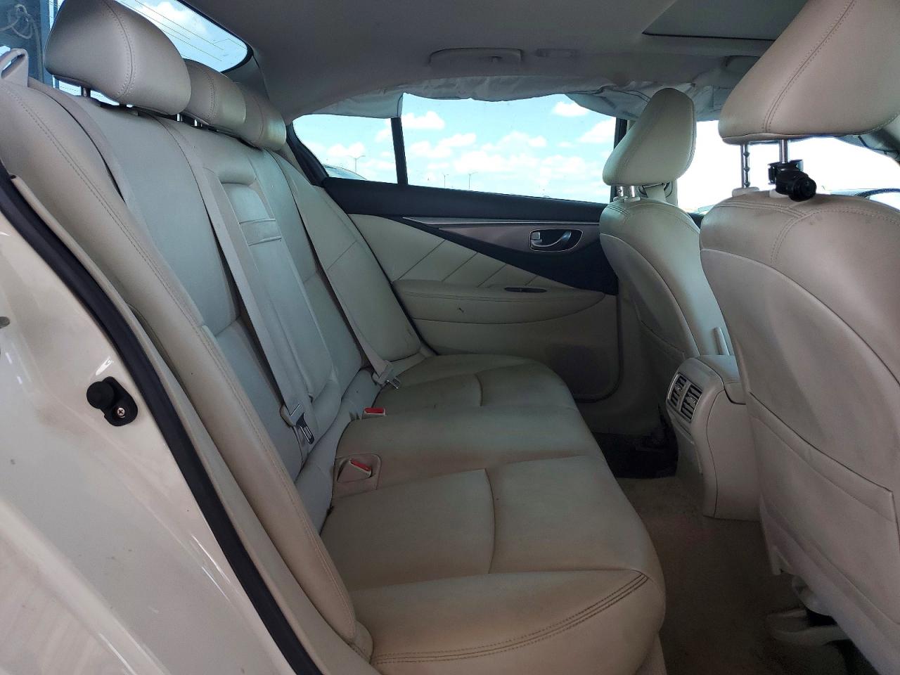2014 Infiniti Q50 Base White vin: JN1BV7AP3EM670577