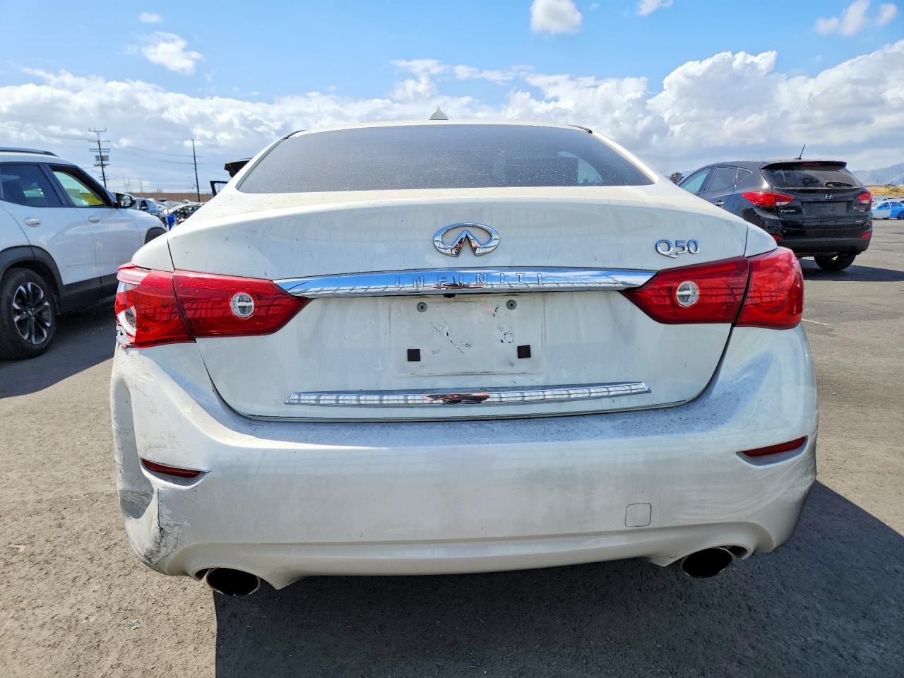 2014 Infiniti Q50 Base Белый vin: JN1BV7AP3EM677609