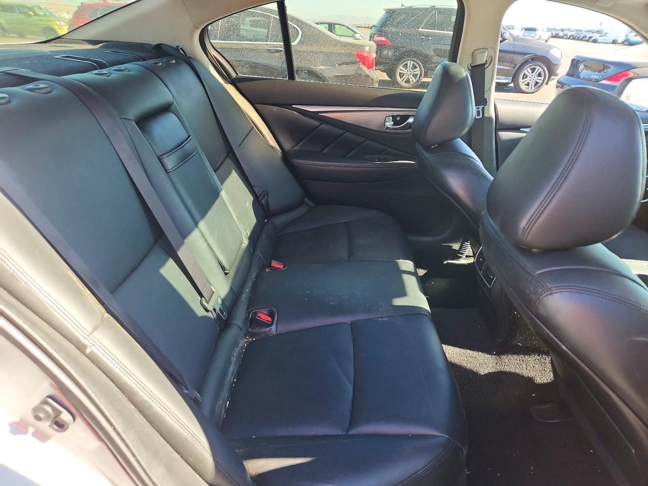 2014 Infiniti Q50 Premium Серебряный vin: JN1BV7AP3EM682549