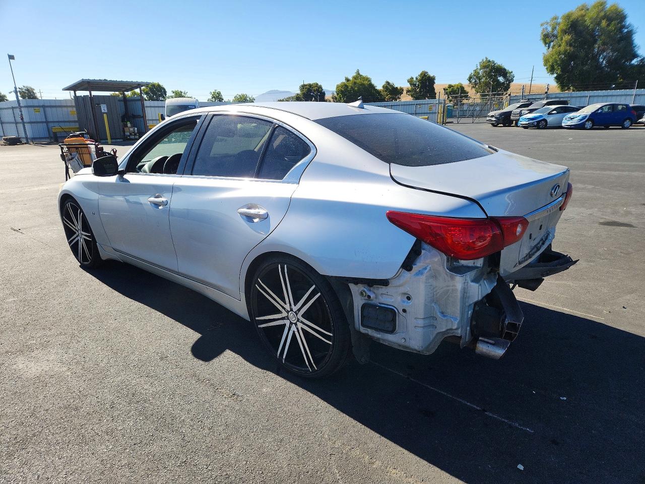 2014 Infiniti Q50 Premium Серебряный vin: JN1BV7AP3EM682549