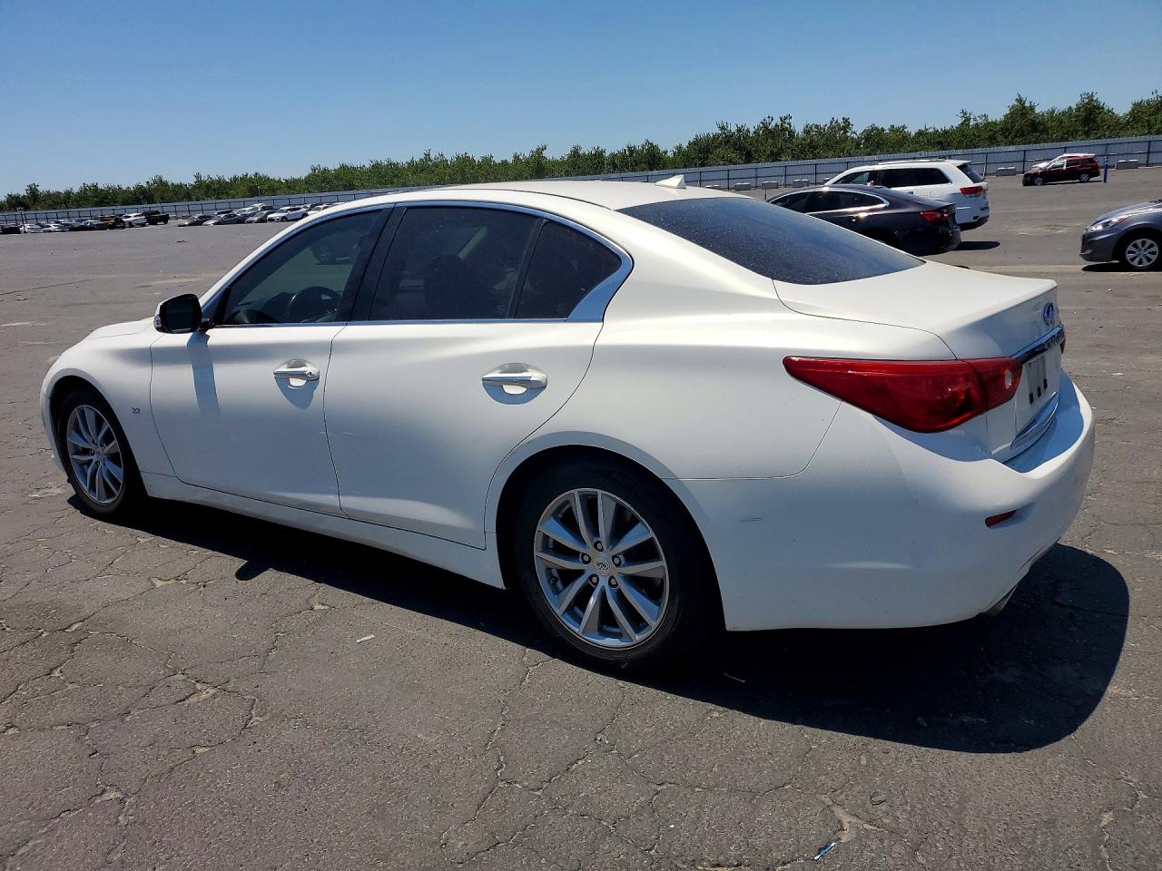 2015 Infiniti Q50 Premium White vin: JN1BV7AP3FM333392