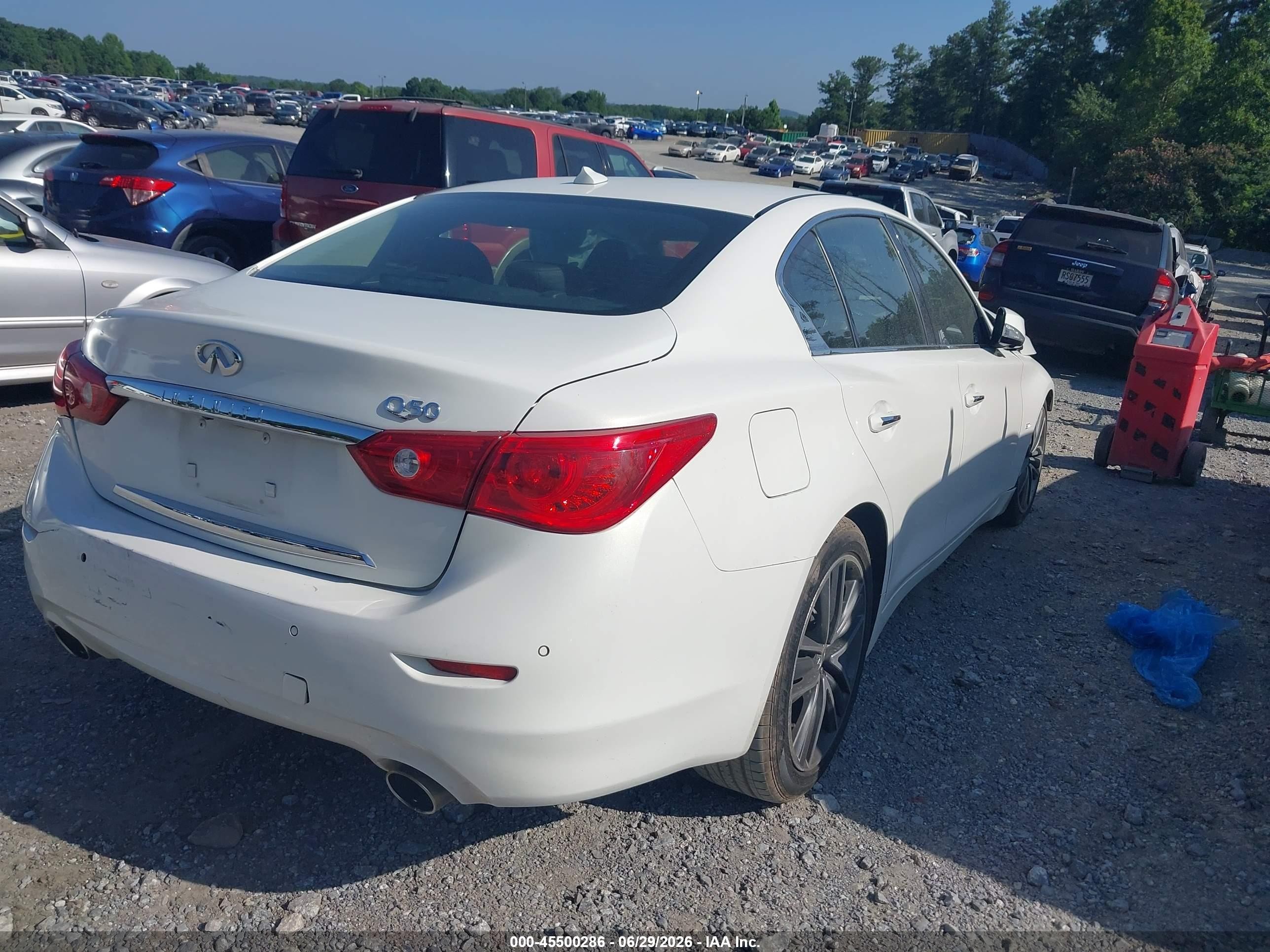 2015 Infiniti Q50 Premium White vin: JN1BV7AP3FM337216