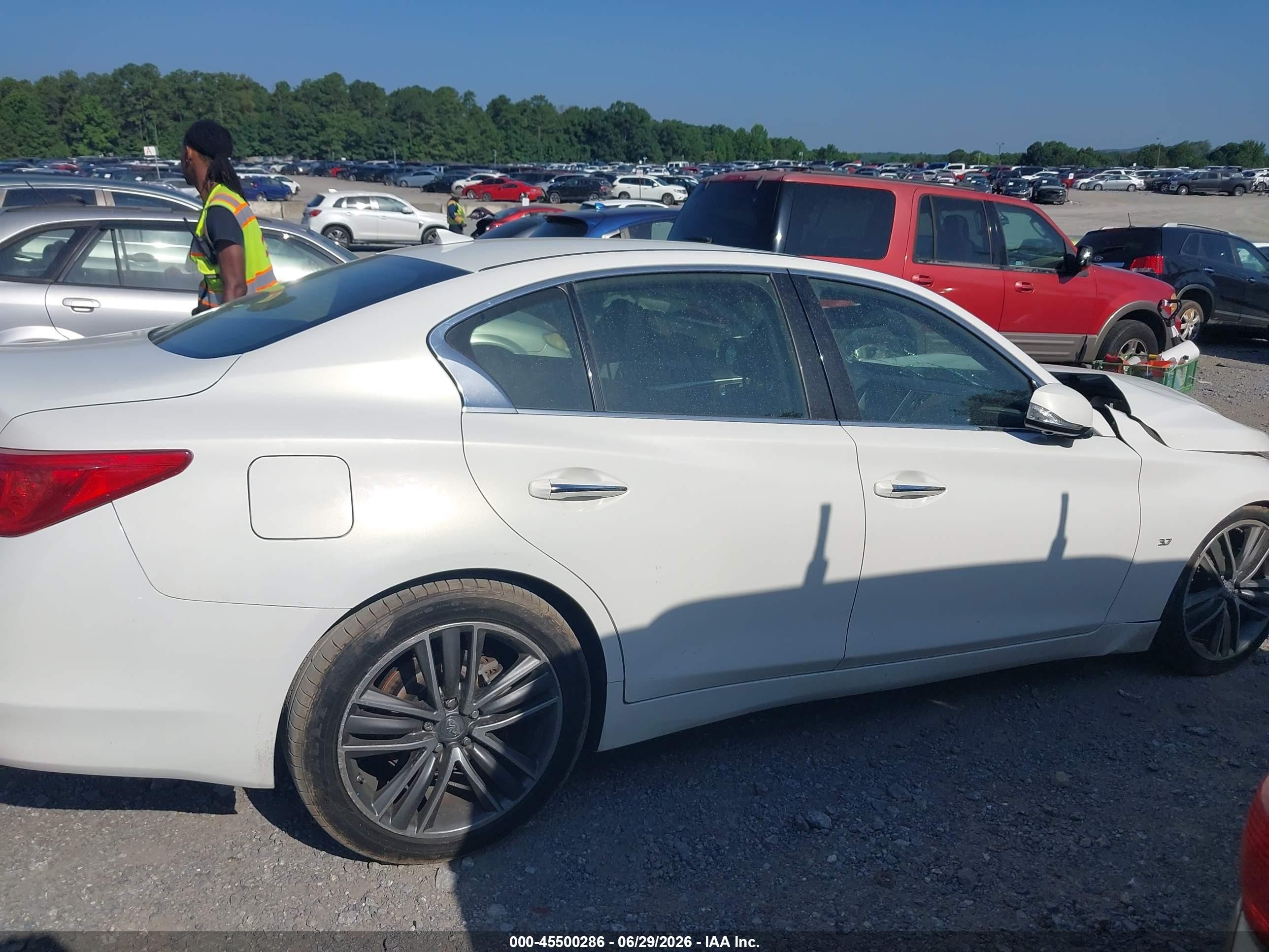 2015 Infiniti Q50 Premium White vin: JN1BV7AP3FM337216
