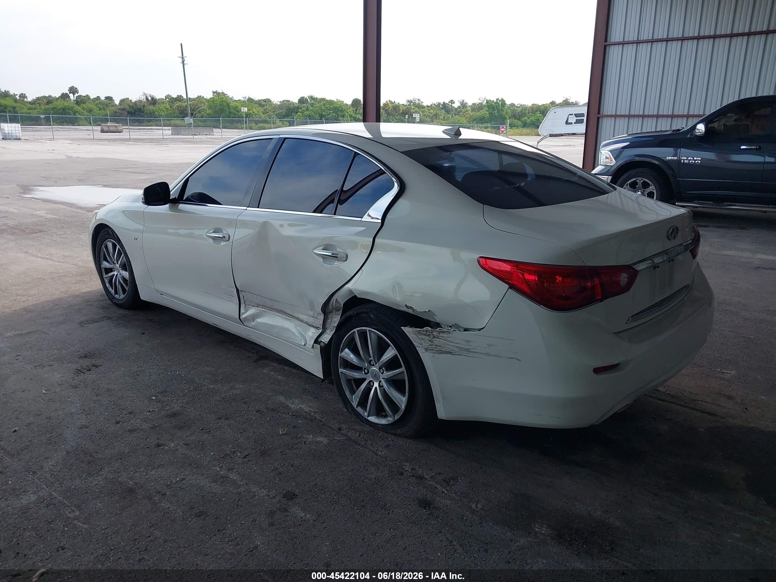 2015 Infiniti Q50 Premium White vin: JN1BV7AP3FM337930