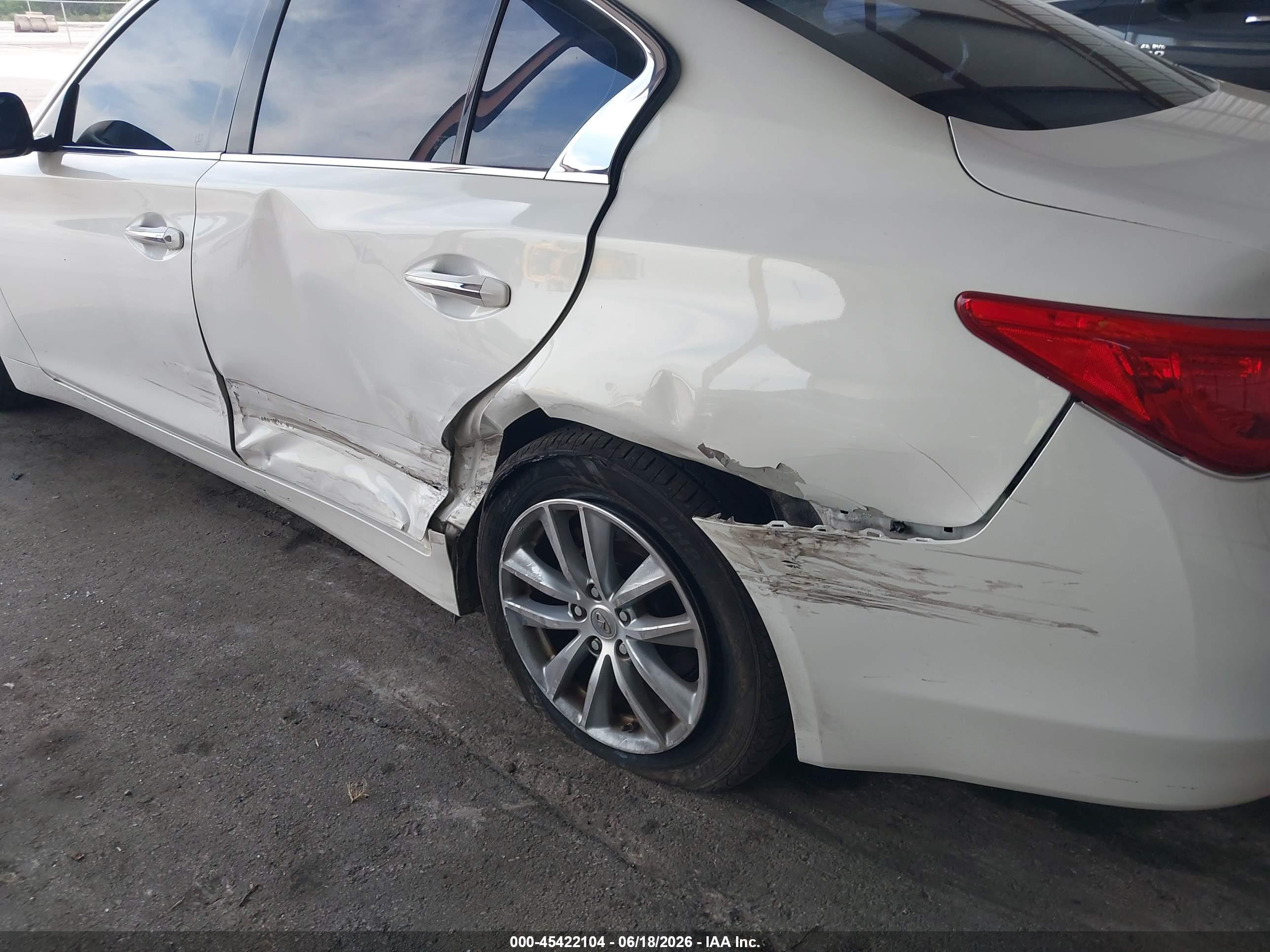 2015 Infiniti Q50 Premium White vin: JN1BV7AP3FM337930