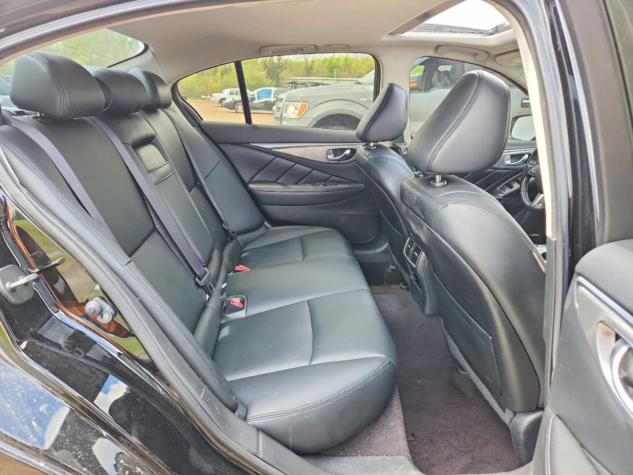 2015 Infiniti Q50 Premium Black vin: JN1BV7AP3FM338592