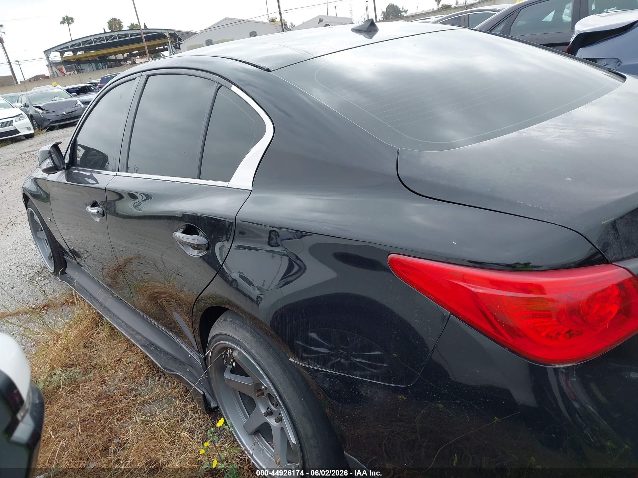 2015 Infiniti Q50 Premium Black vin: JN1BV7AP3FM351861
