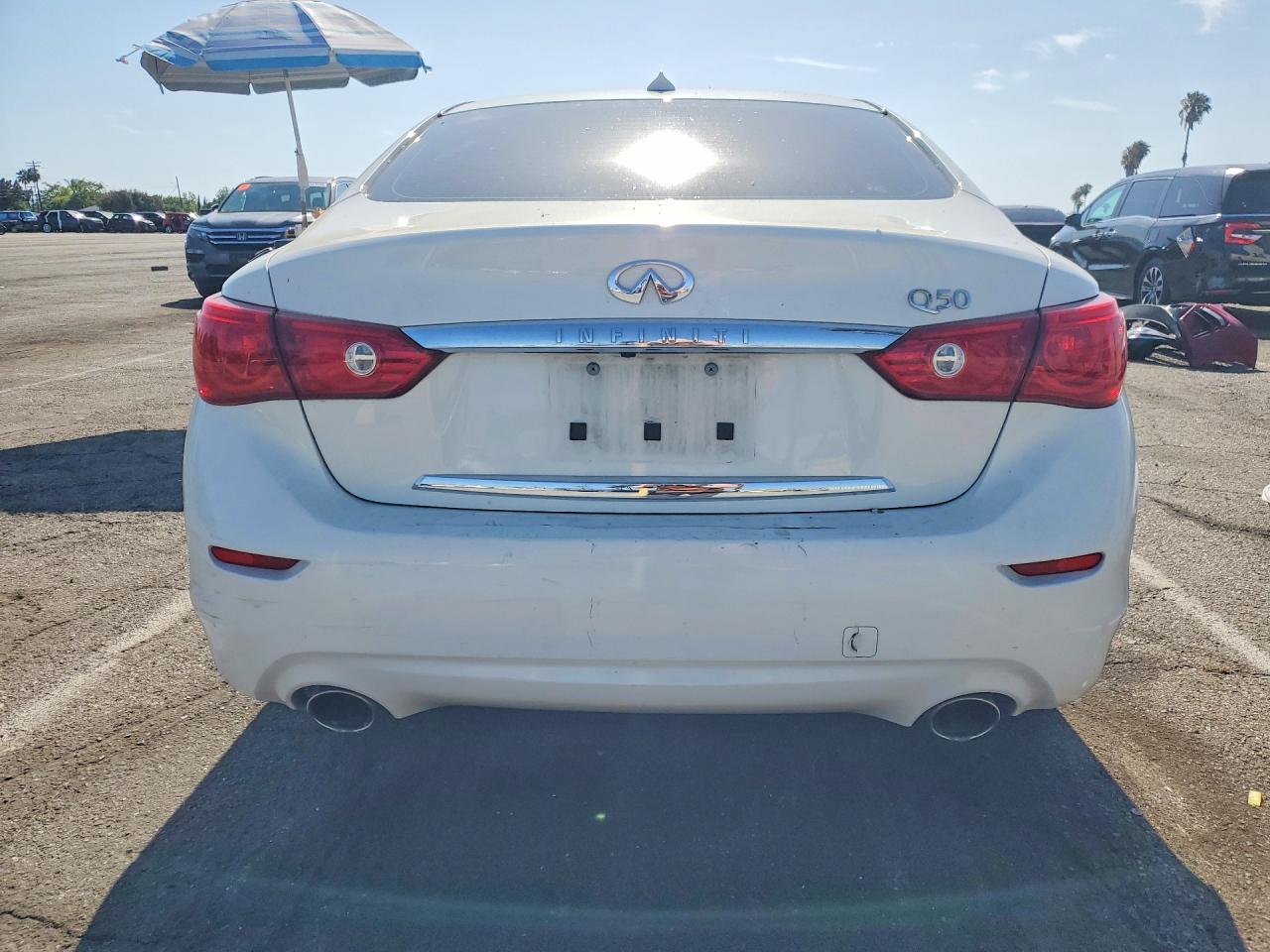 2015 Infiniti Q50 Premium White vin: JN1BV7AP3FM354050