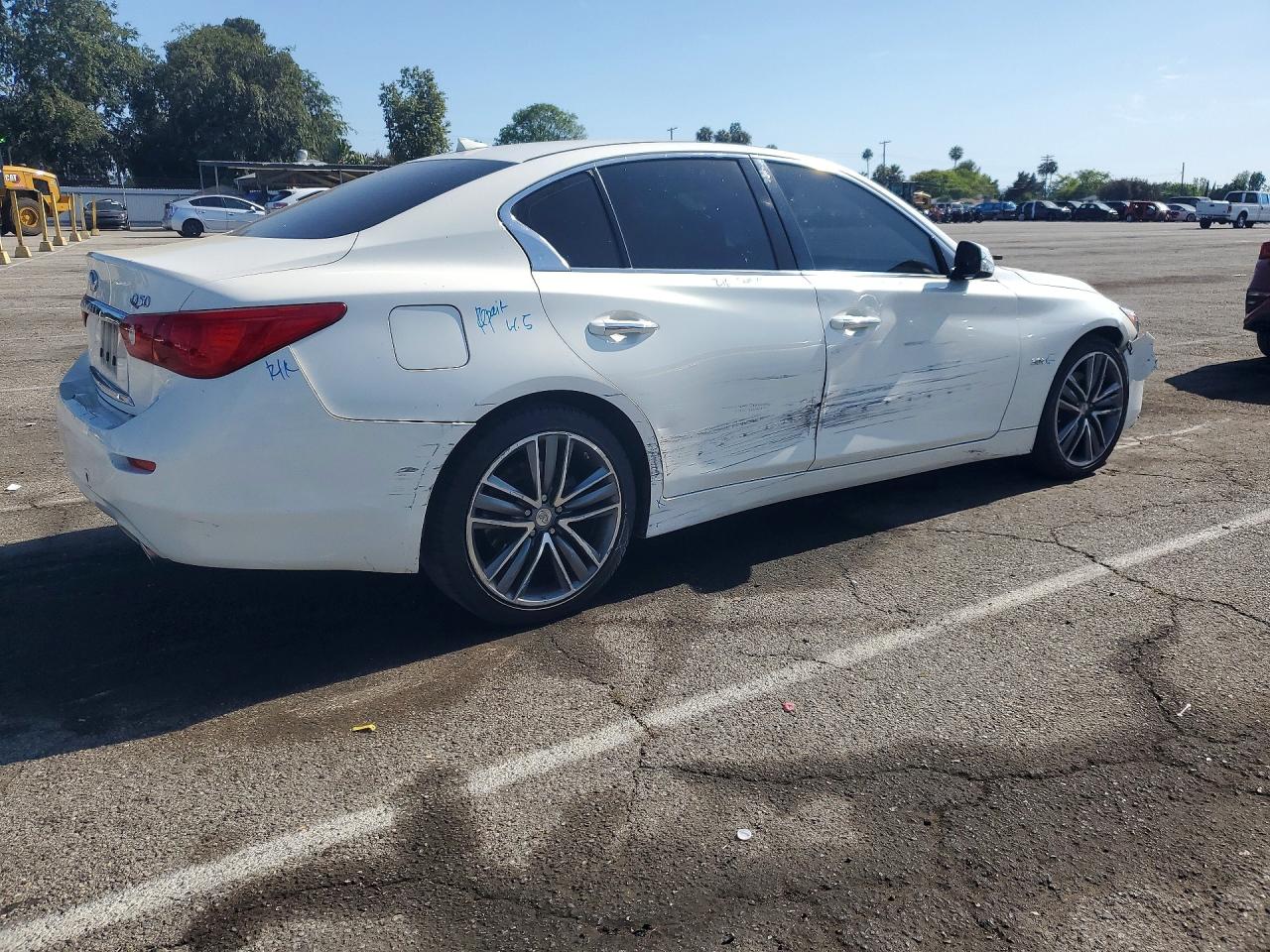 2015 Infiniti Q50 Premium White vin: JN1BV7AP3FM354050