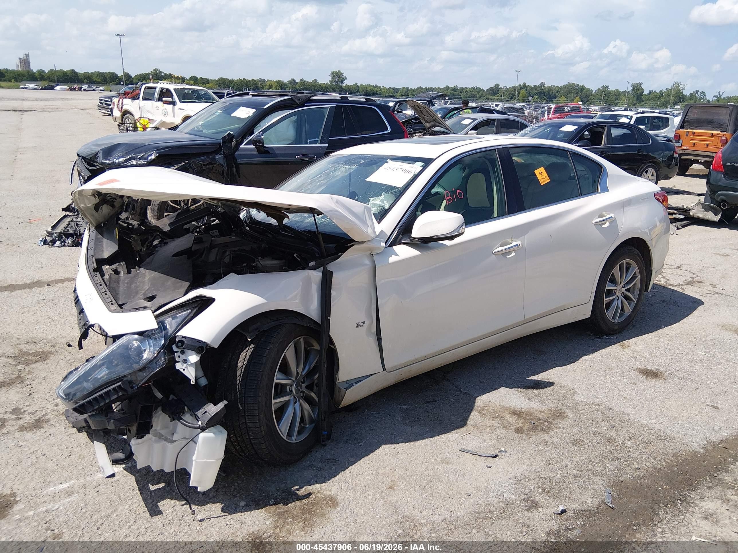 2014 Infiniti Q50 Premium White vin: JN1BV7AP4EM672791