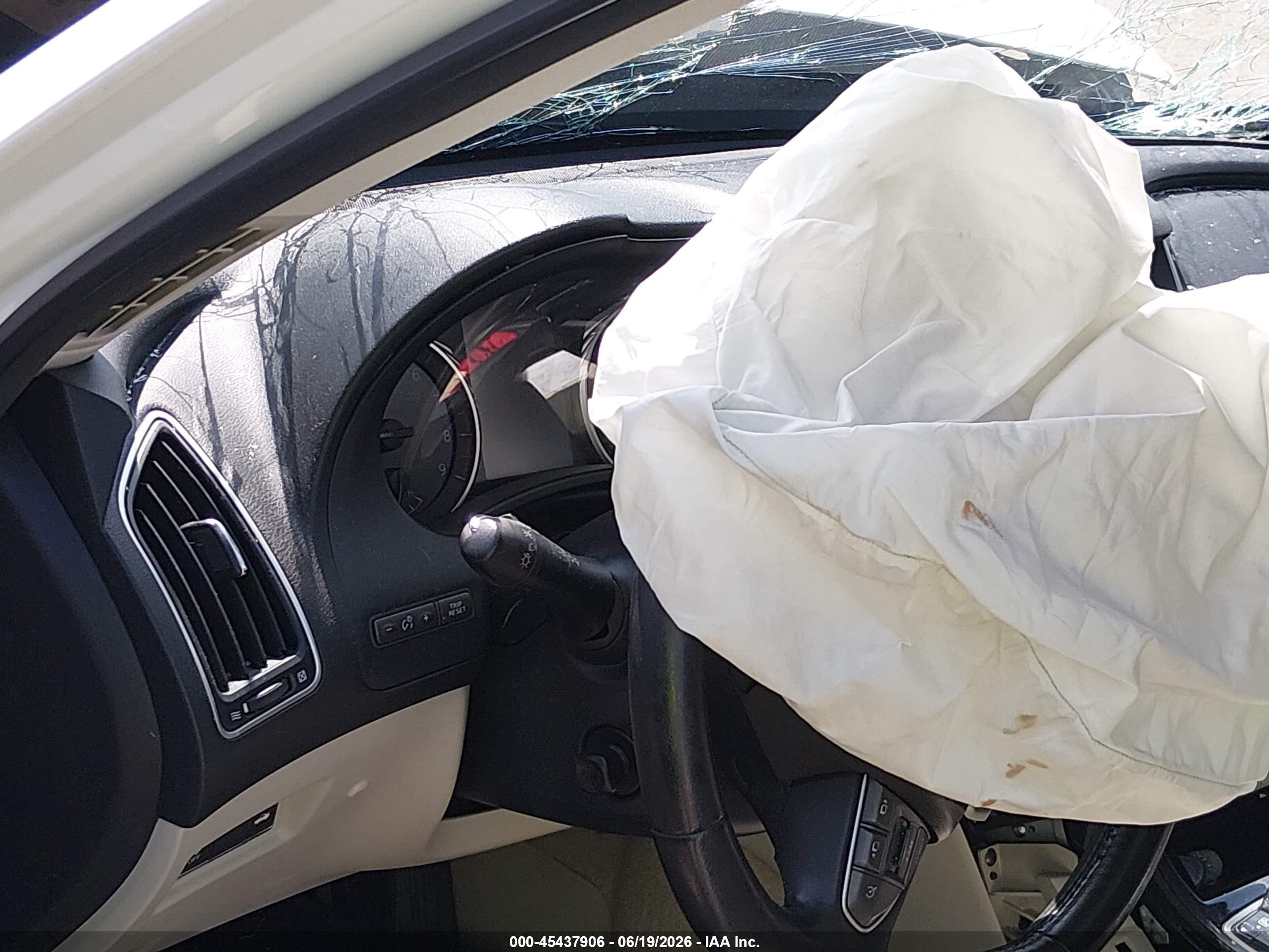 2014 Infiniti Q50 Premium White vin: JN1BV7AP4EM672791
