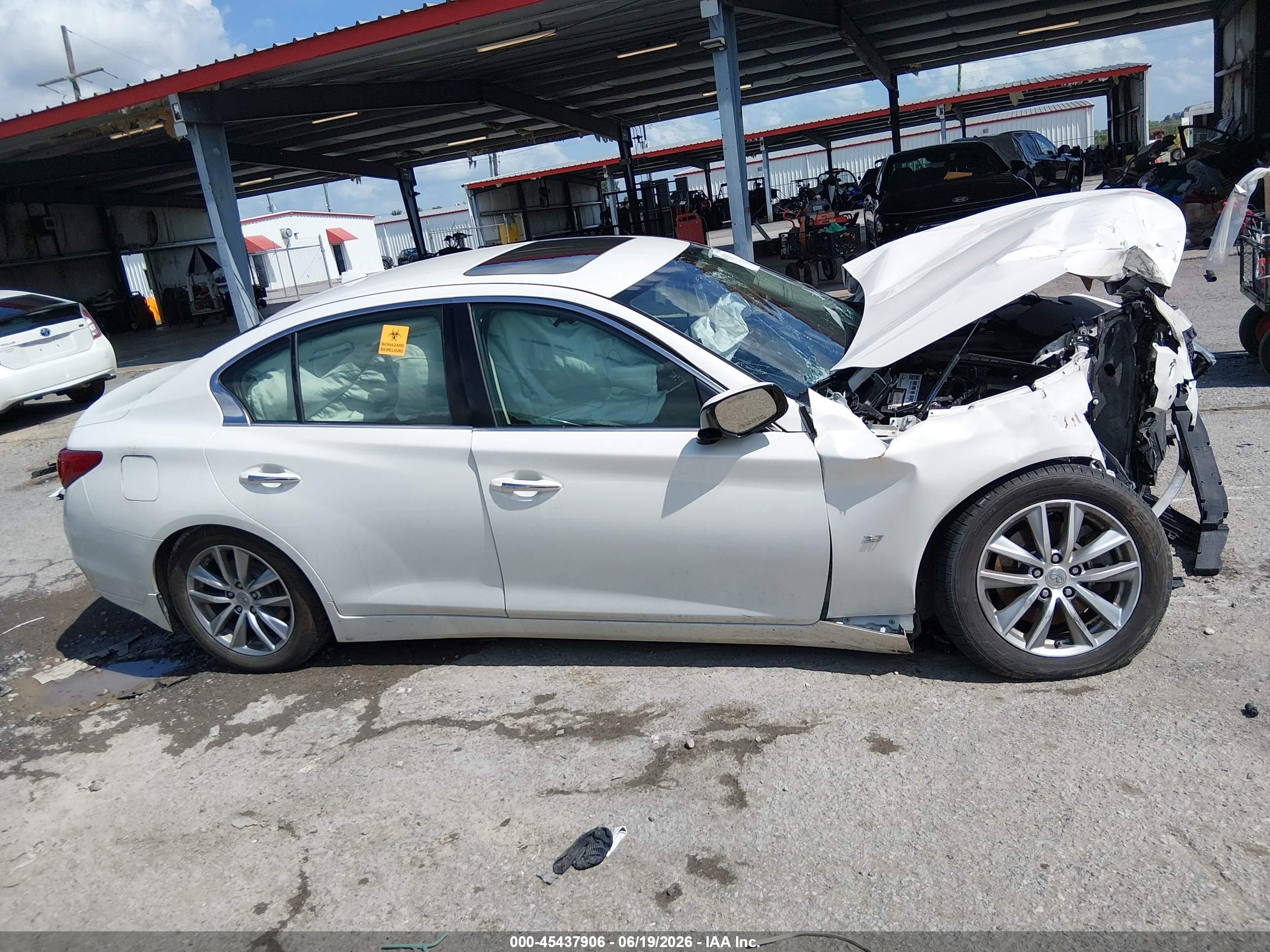 2014 Infiniti Q50 Premium White vin: JN1BV7AP4EM672791
