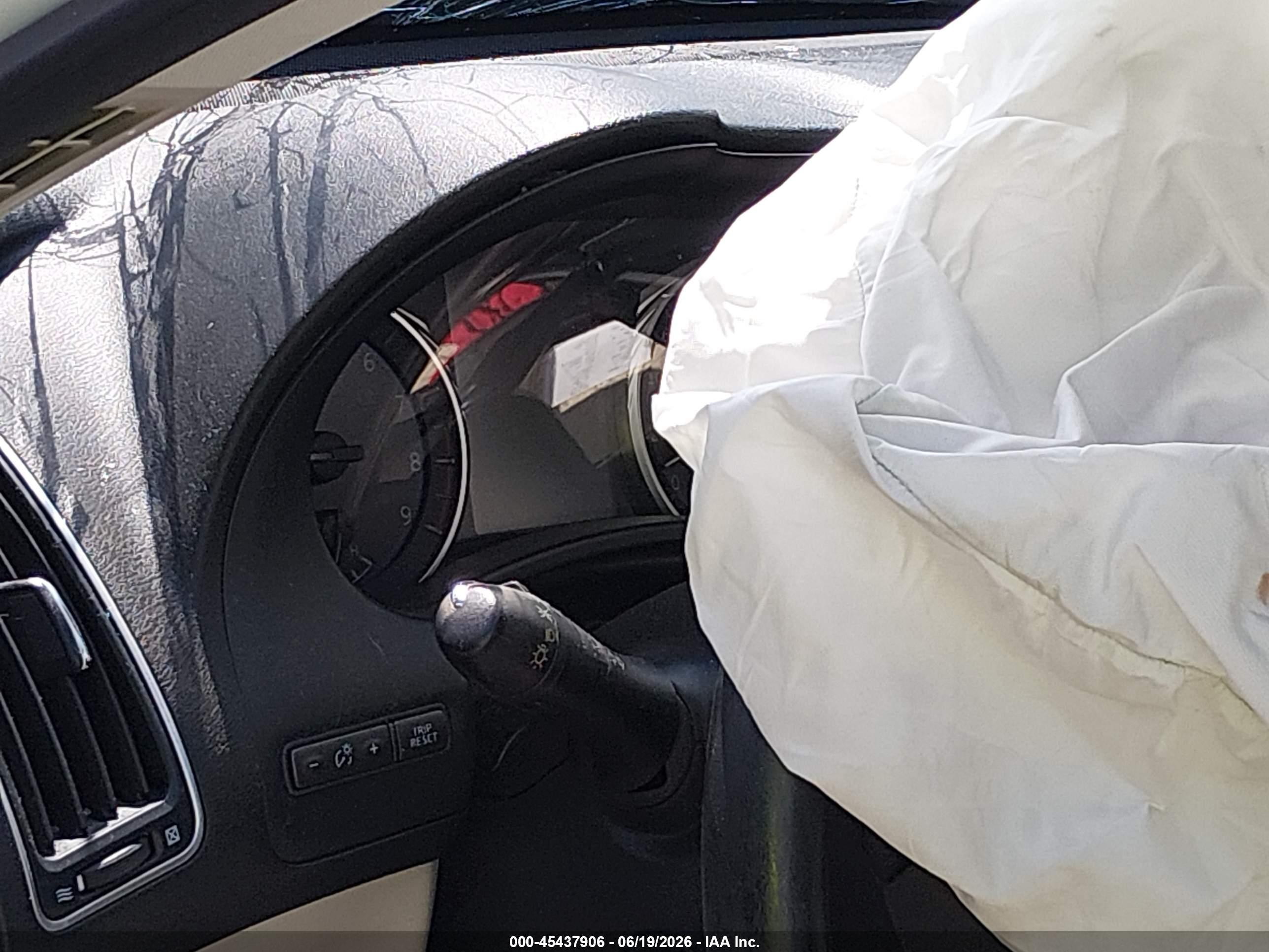 2014 Infiniti Q50 Premium White vin: JN1BV7AP4EM672791