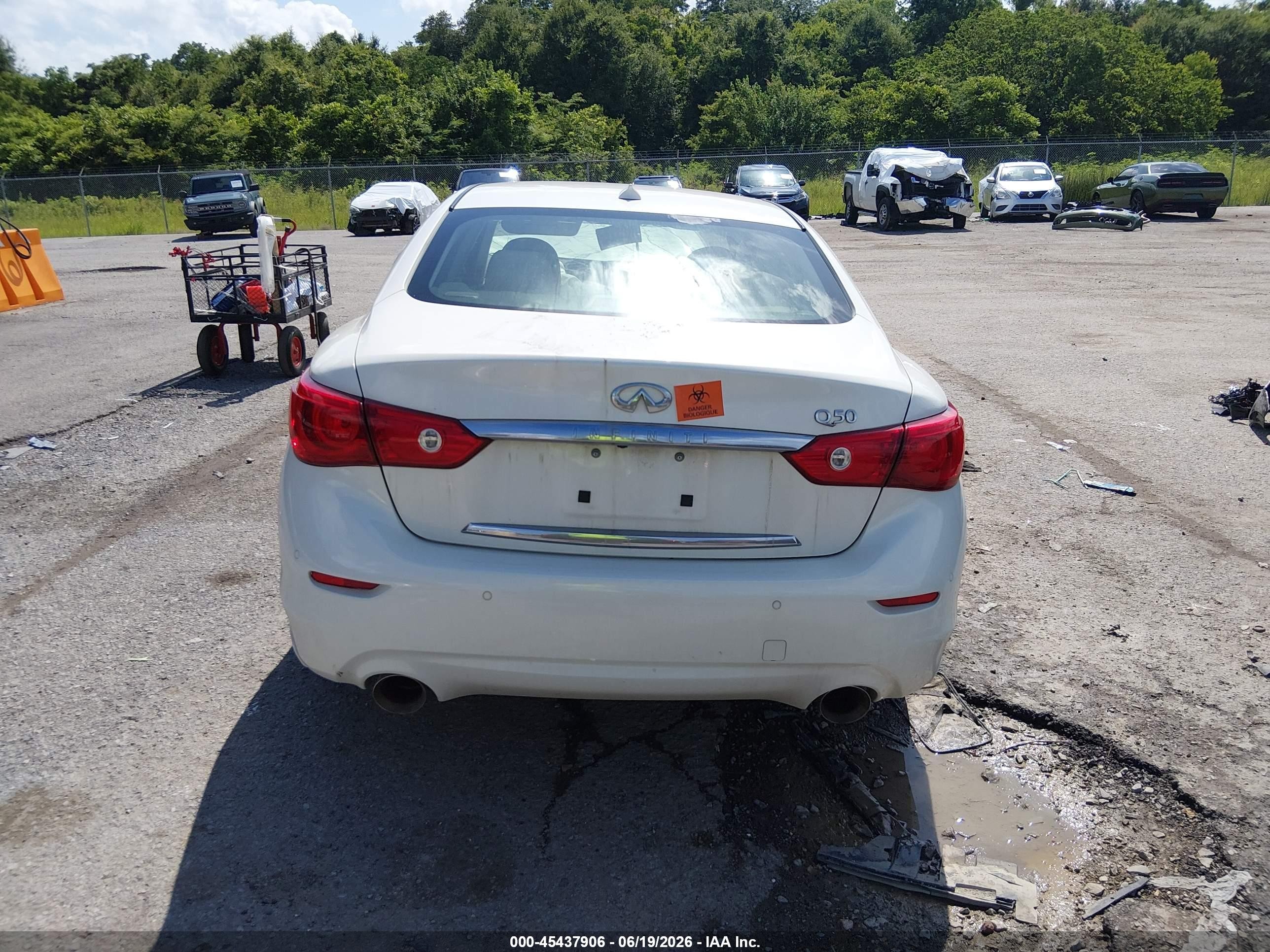 2014 Infiniti Q50 Premium White vin: JN1BV7AP4EM672791