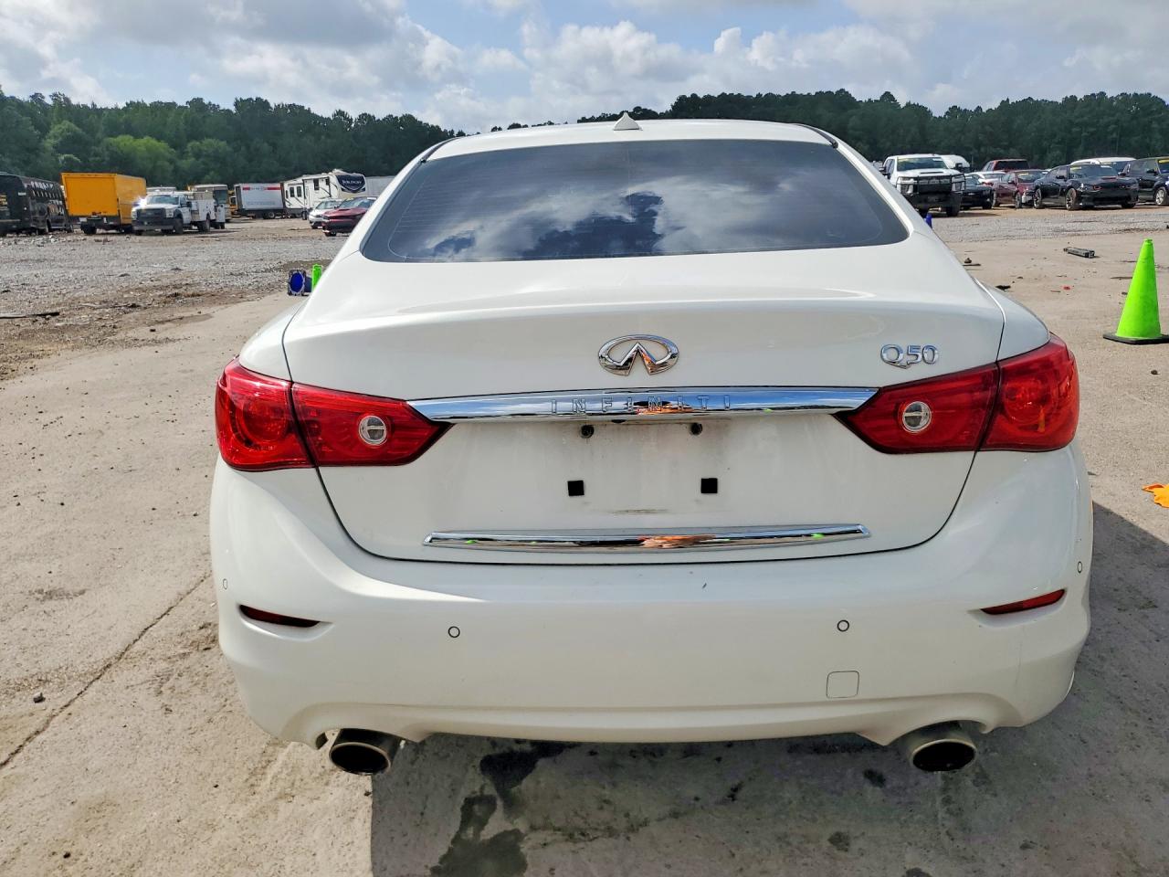 2014 Infiniti Q50 Premium White vin: JN1BV7AP4EM677523