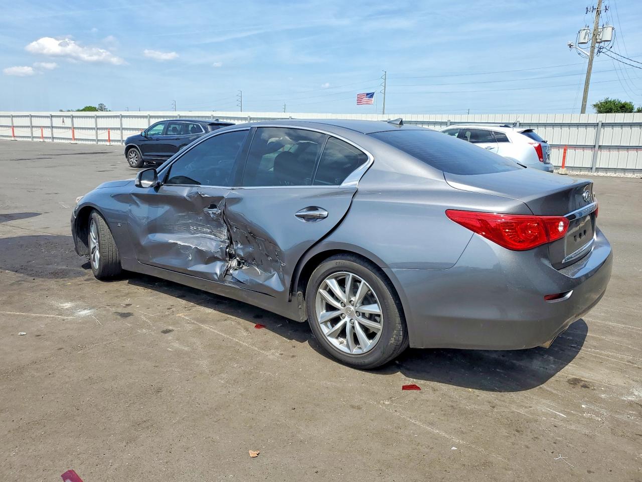 2014 Infiniti Q50 Base Silver vin: JN1BV7AP4EM686397