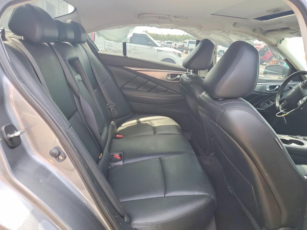2014 Infiniti Q50 Base Silver vin: JN1BV7AP4EM686397