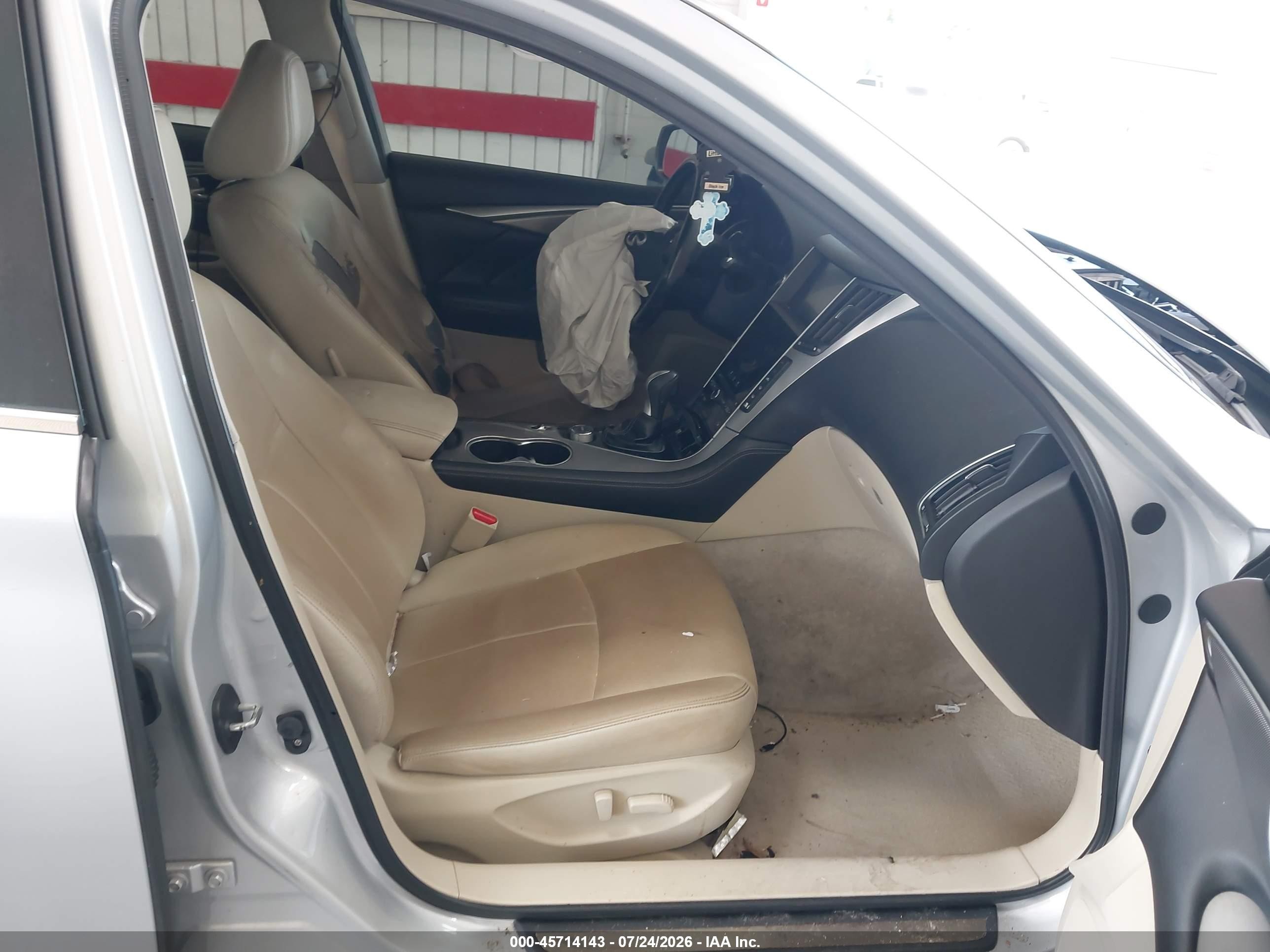 2015 Infiniti Q50 Premium/sport Серебряный vin: JN1BV7AP4FM333949