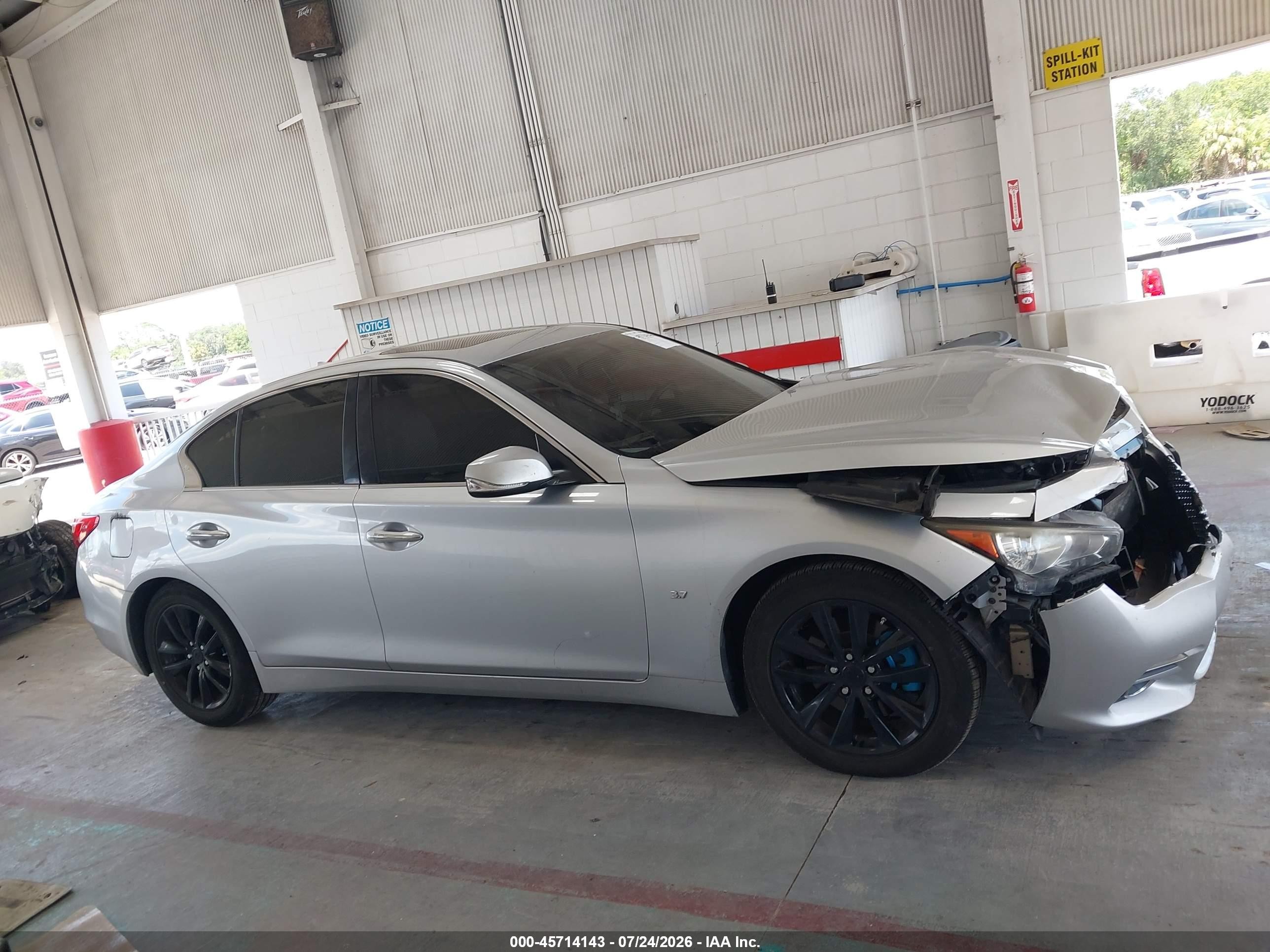 2015 Infiniti Q50 Premium/sport Серебряный vin: JN1BV7AP4FM333949