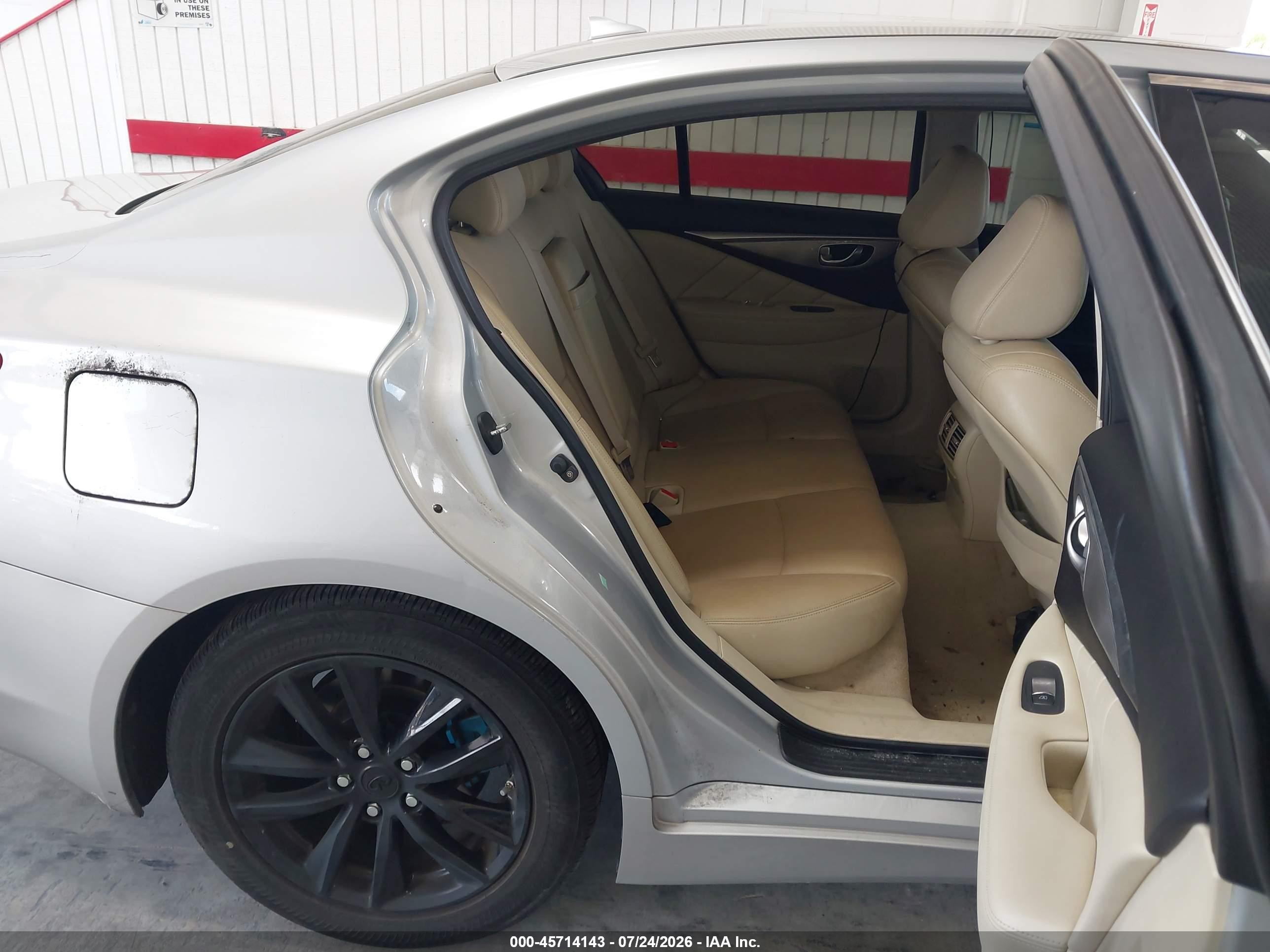 2015 Infiniti Q50 Premium/sport Серебряный vin: JN1BV7AP4FM333949