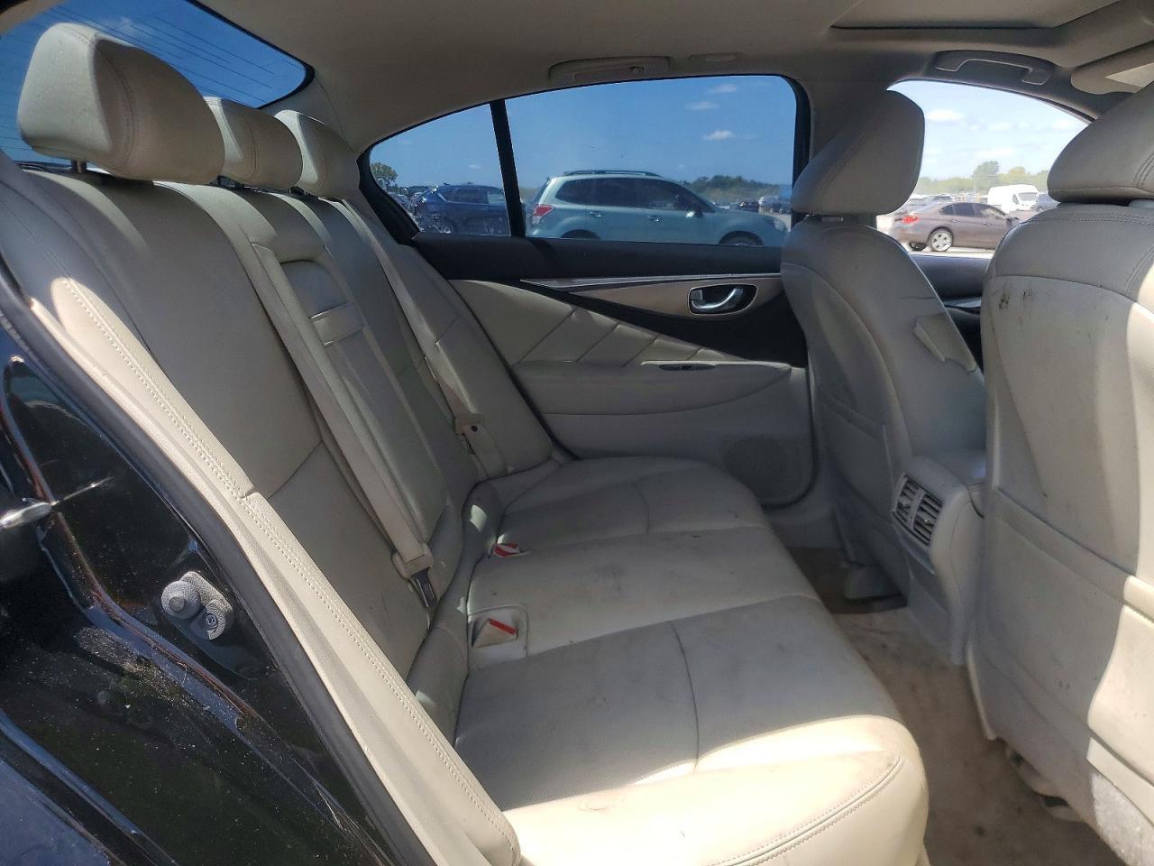2015 Infiniti Q50 Premium Black vin: JN1BV7AP4FM339427