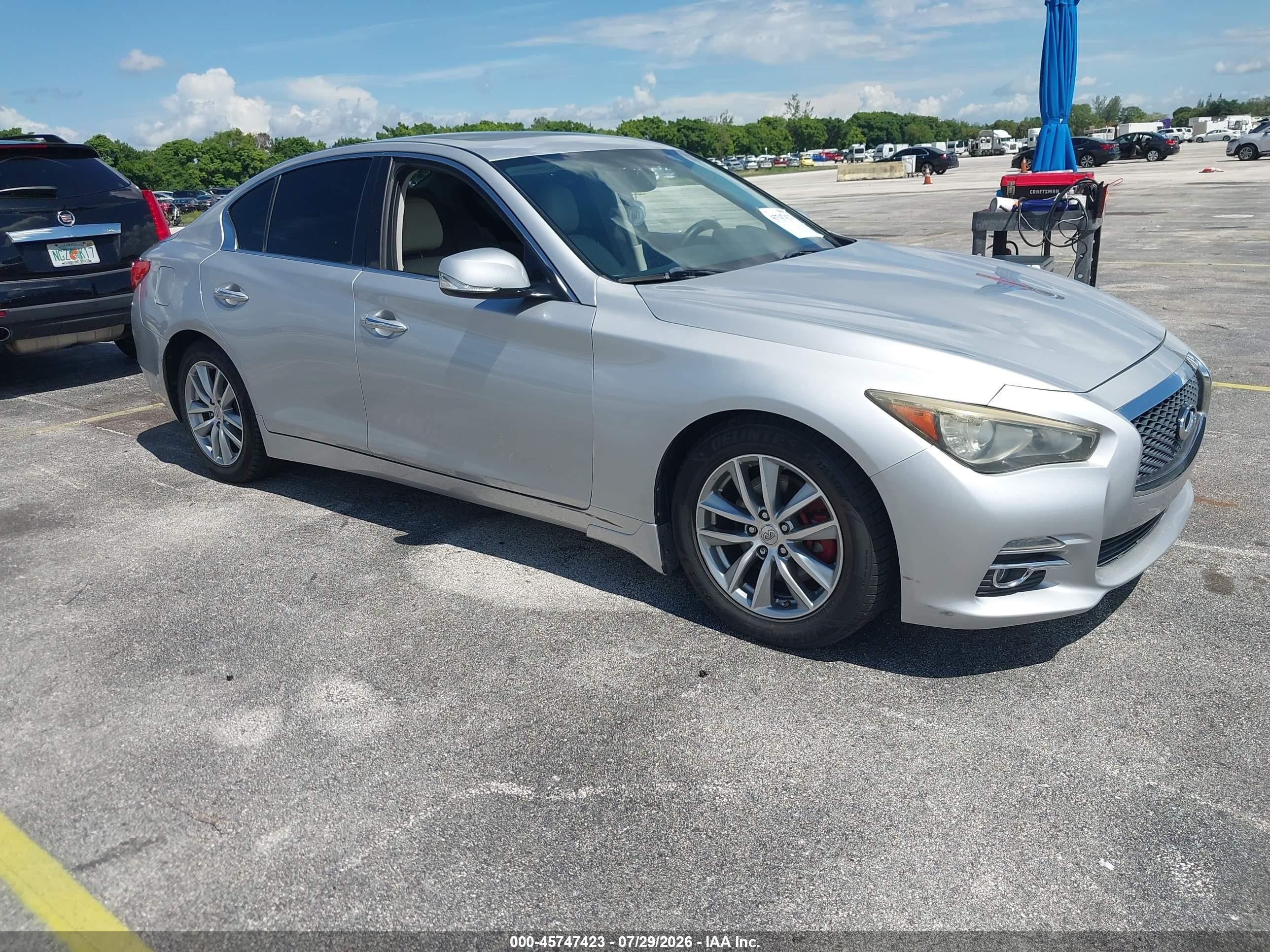 2015 Infiniti Q50 Premium Silver vin: JN1BV7AP4FM344322