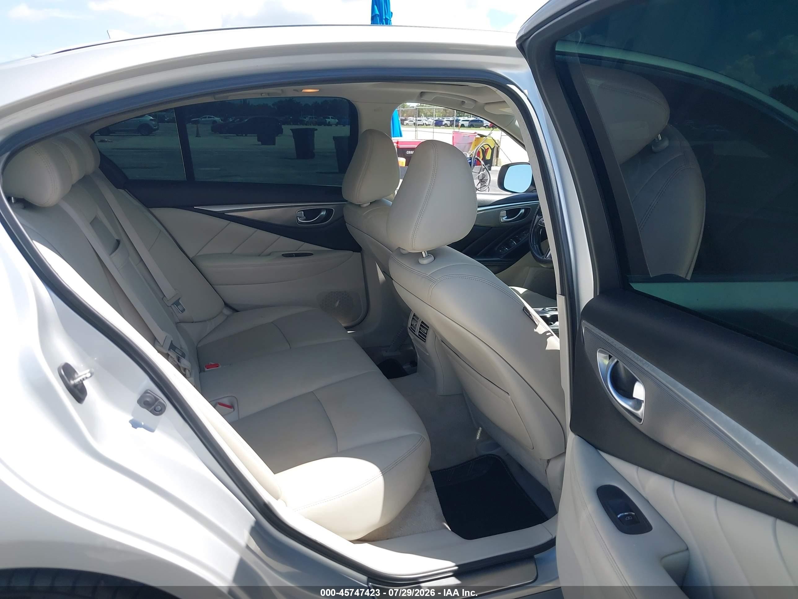 2015 Infiniti Q50 Premium Silver vin: JN1BV7AP4FM344322