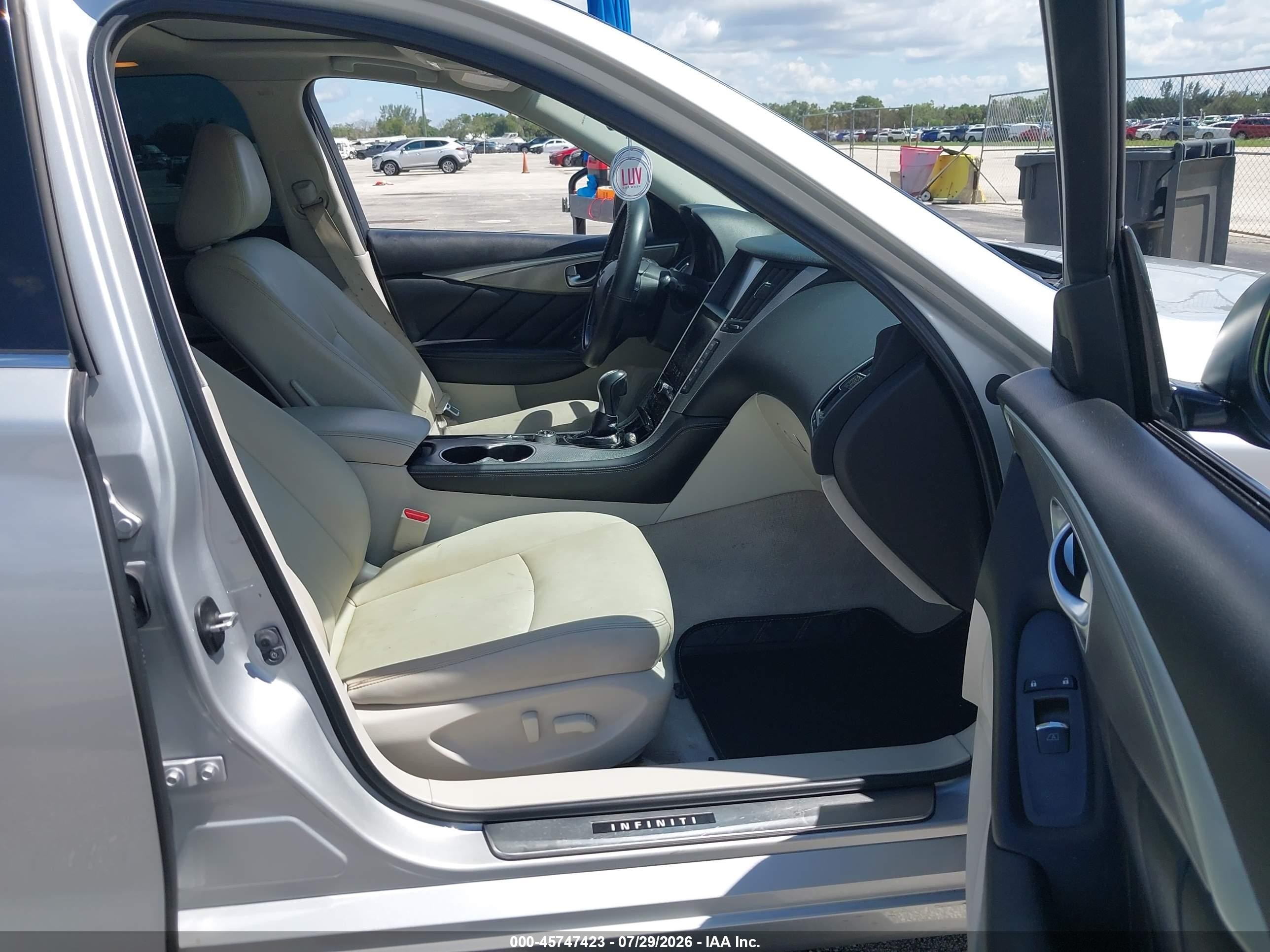 2015 Infiniti Q50 Premium Silver vin: JN1BV7AP4FM344322